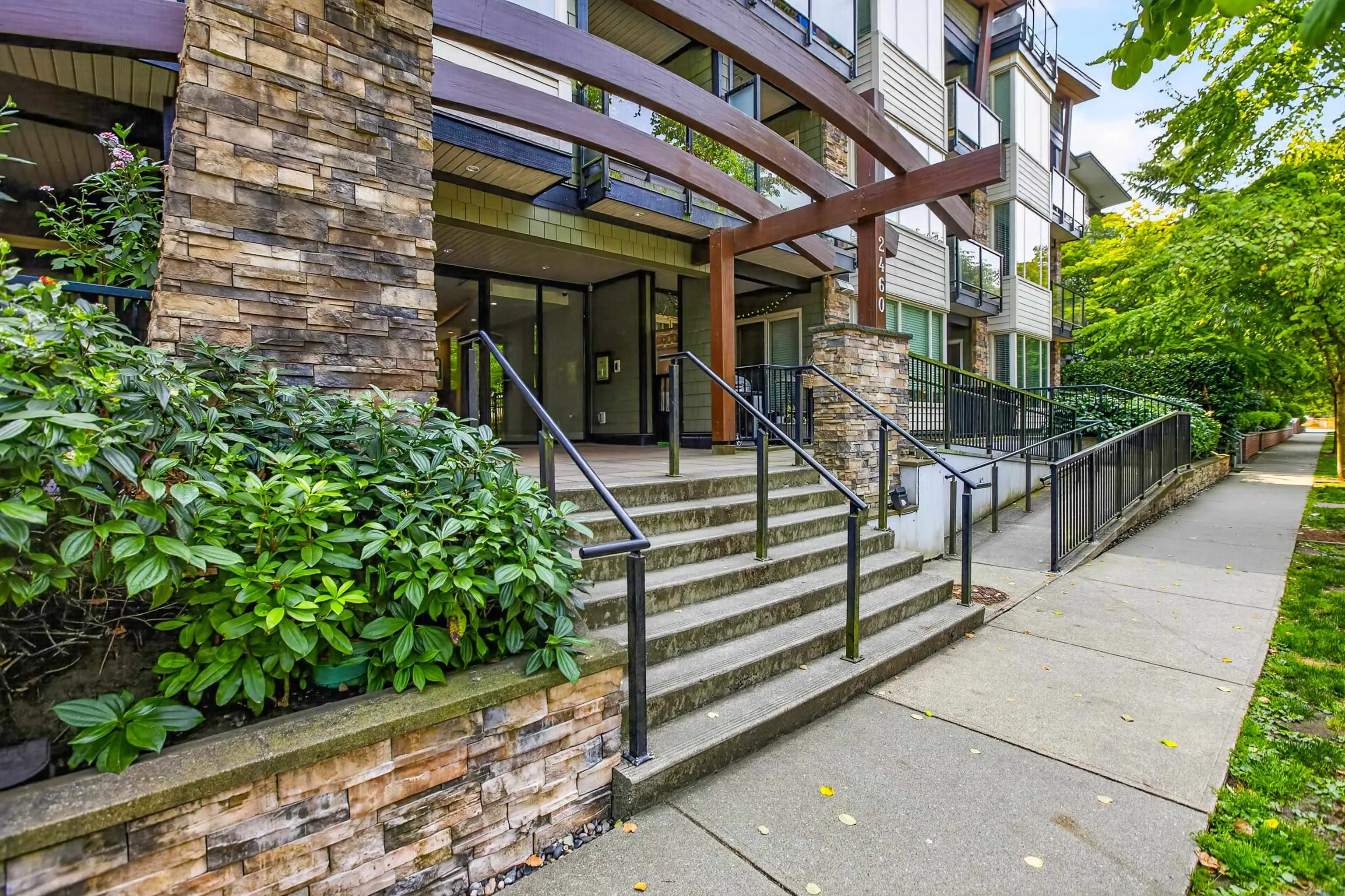 2460 Kelly Avenue #106