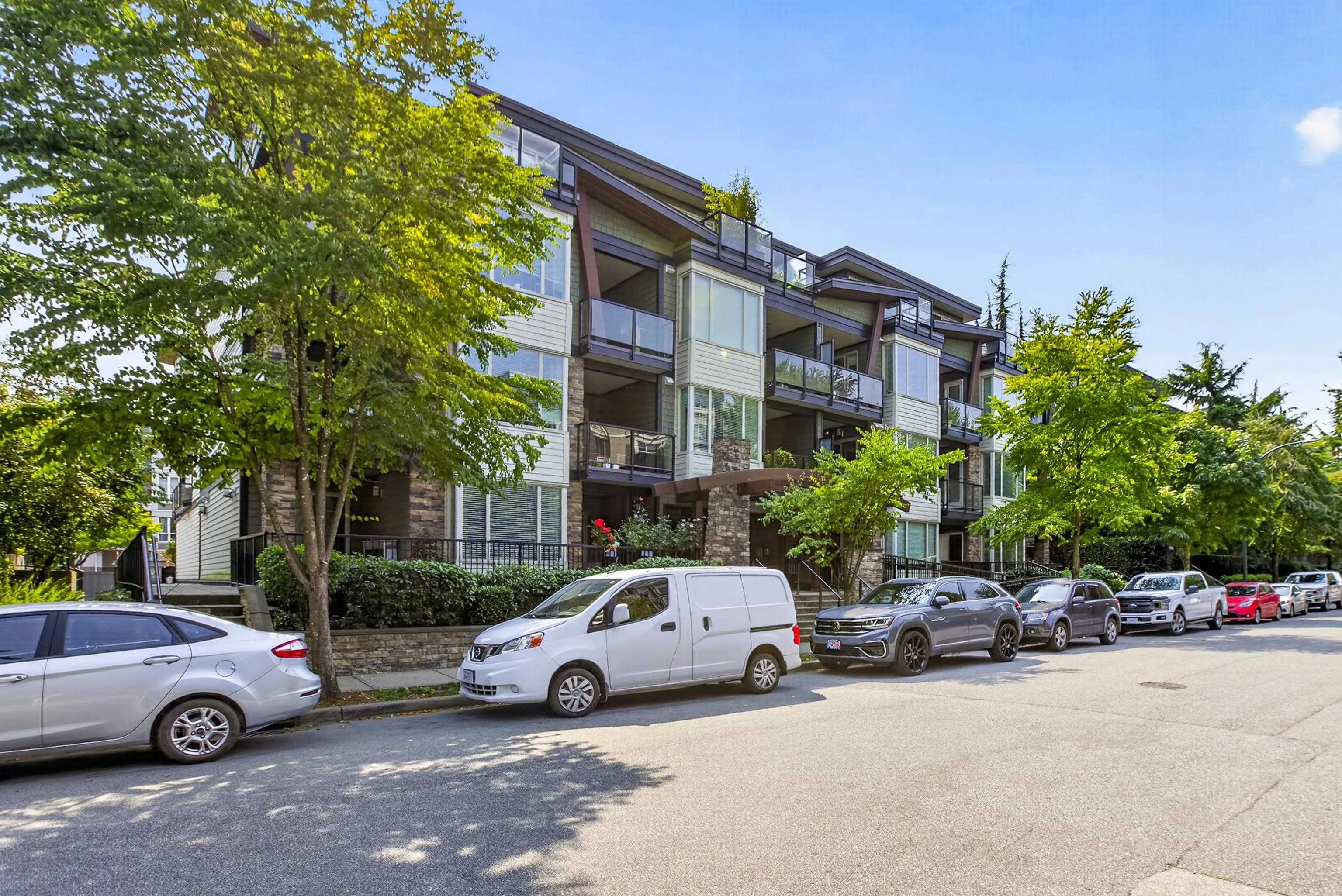 2460 Kelly Avenue #106