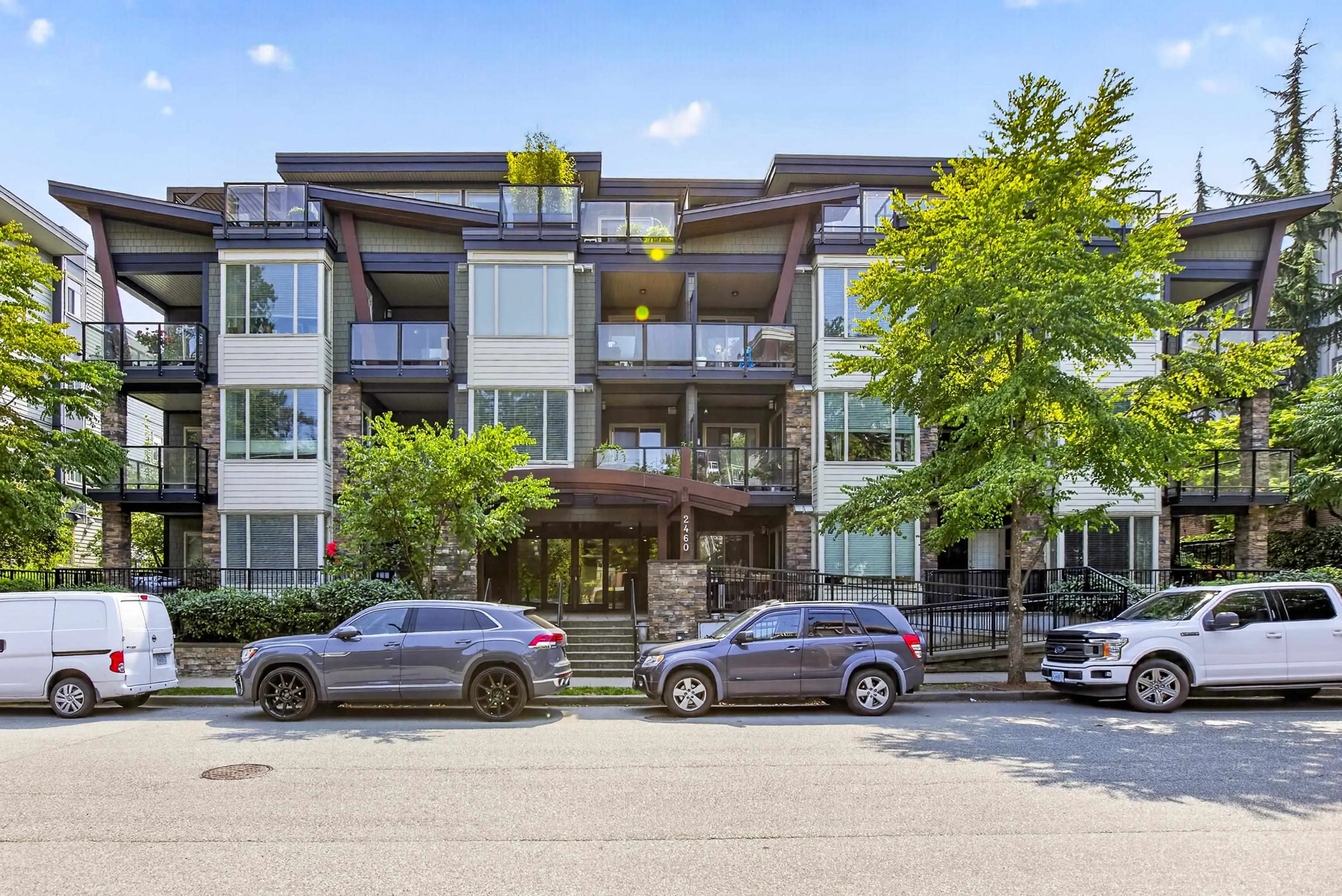 2460 Kelly Avenue #106