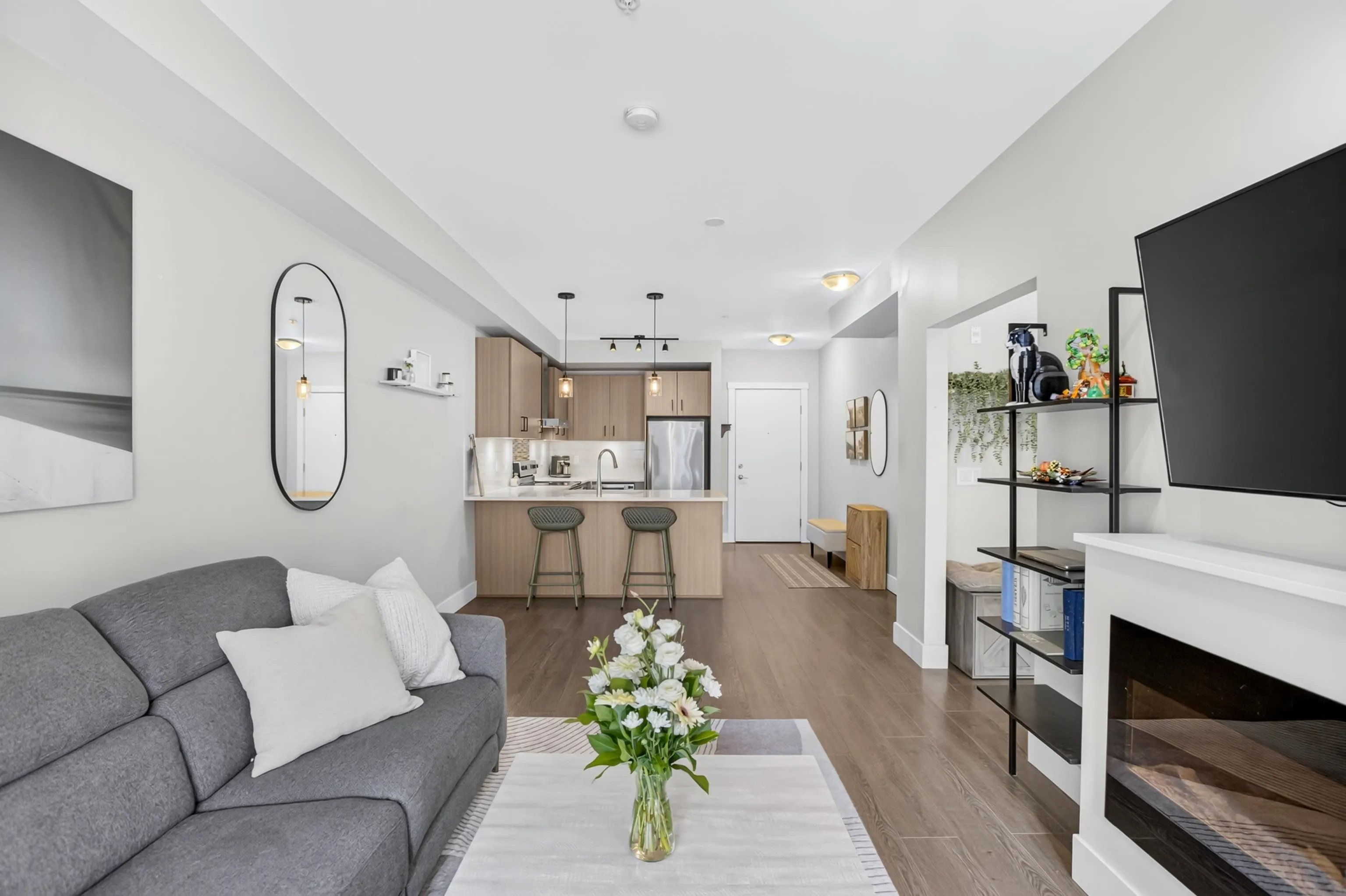2460 Kelly Avenue #106