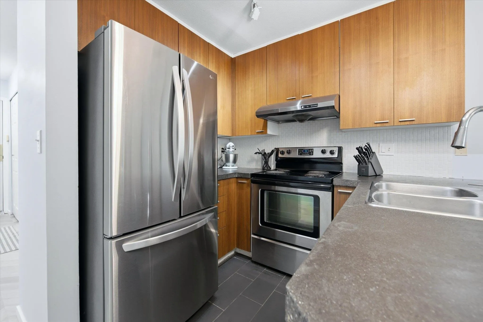 788 E 8th Avenue #102
