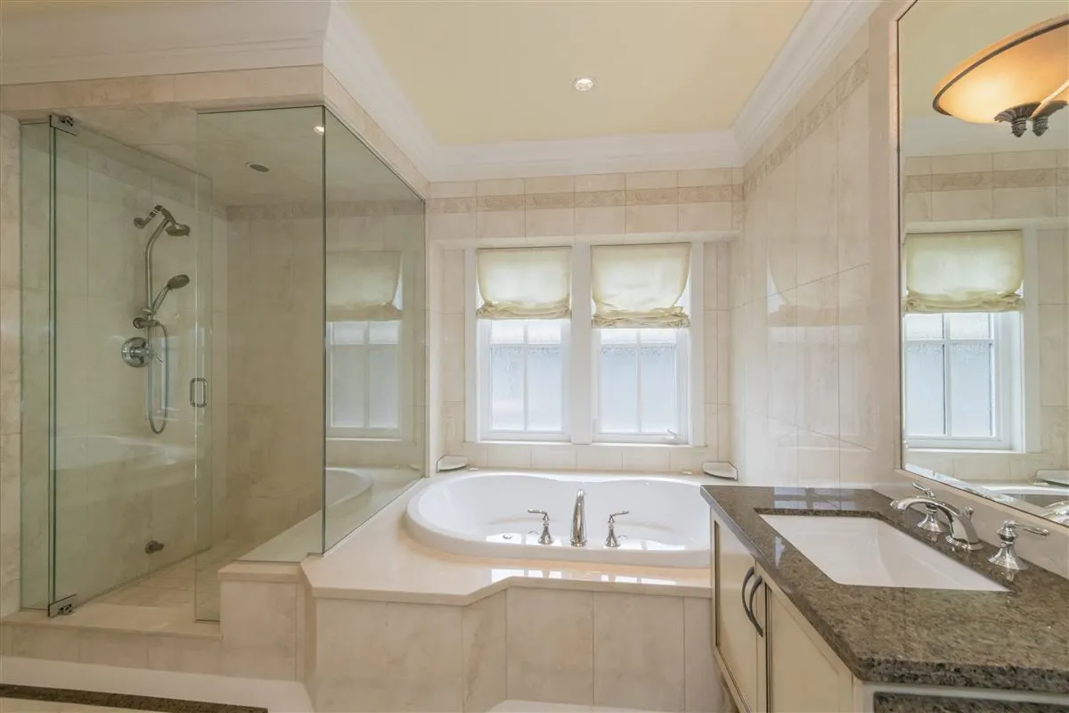 1121 W 39th Avenue