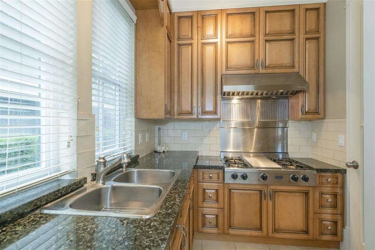 1121 W 39th Avenue