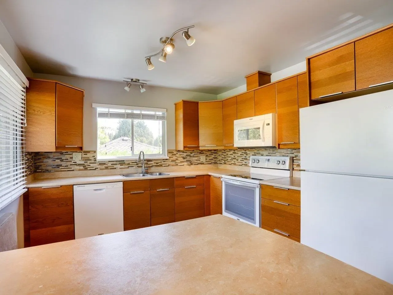 15866 North Bluff Road