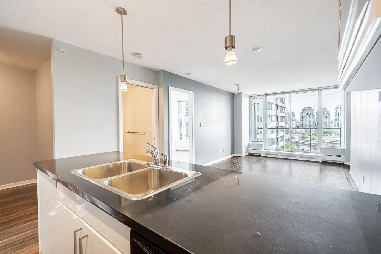 689 Abbott Street #1203