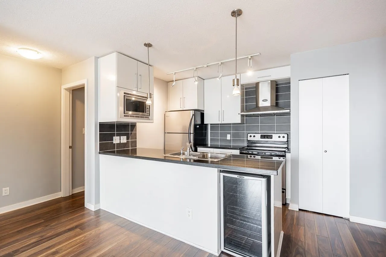 689 Abbott Street #1203