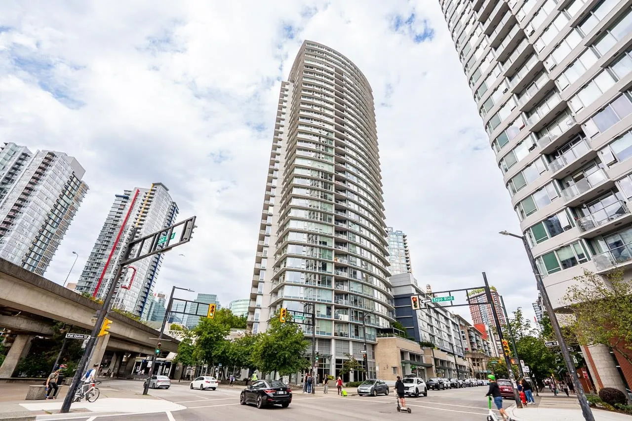 689 Abbott Street #1203