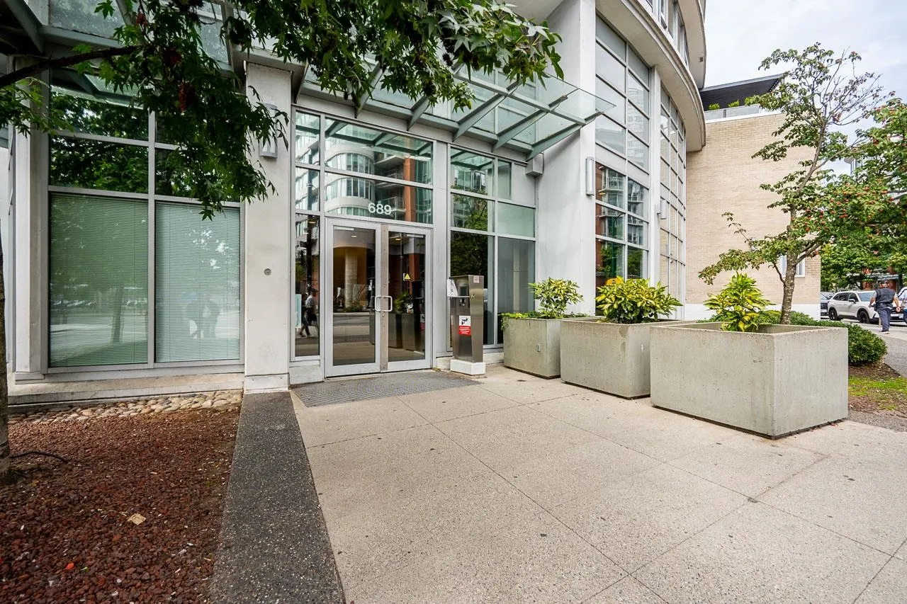 689 Abbott Street #1203