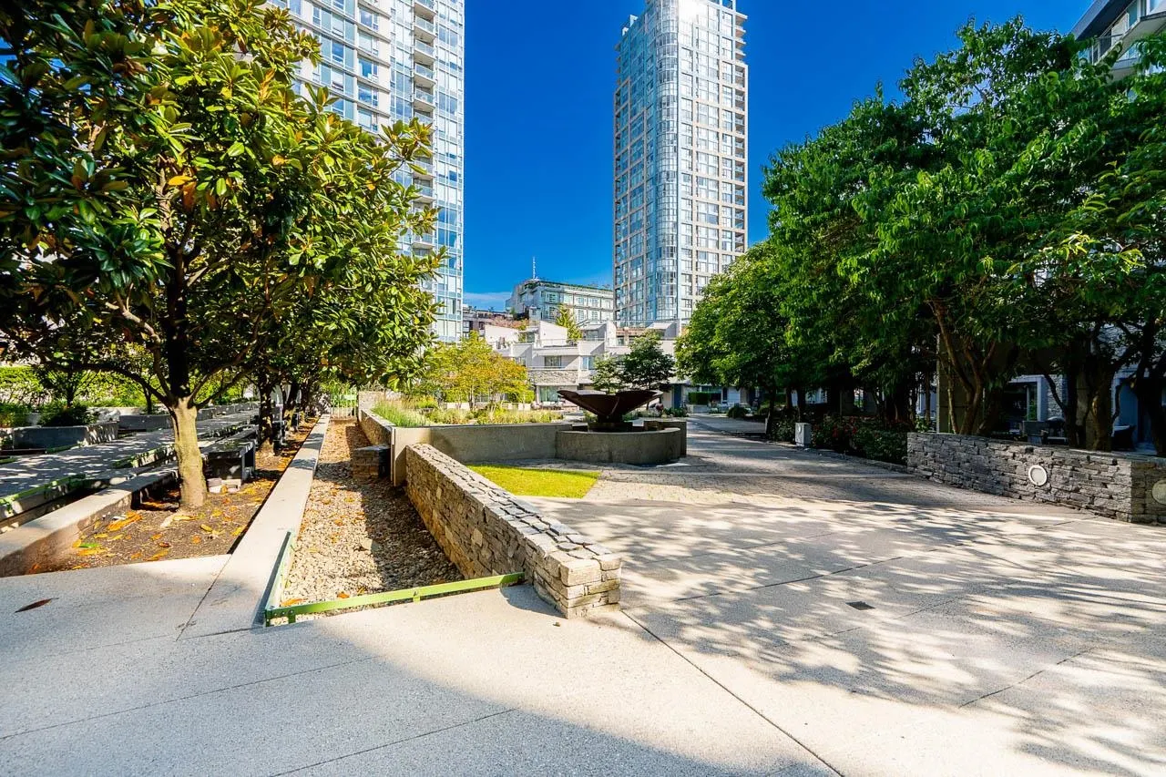 689 Abbott Street #1203