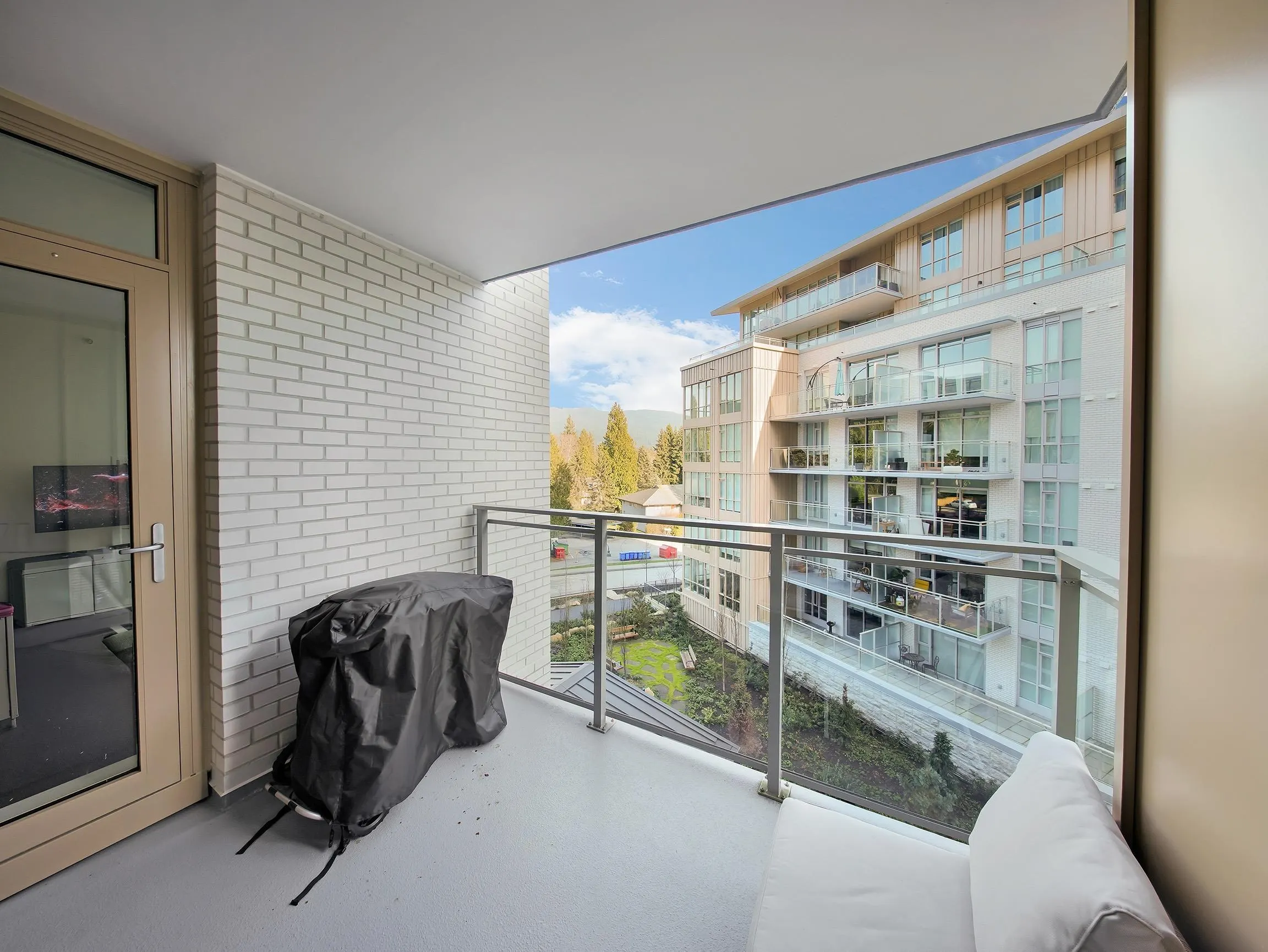 2375 Emery Court #404