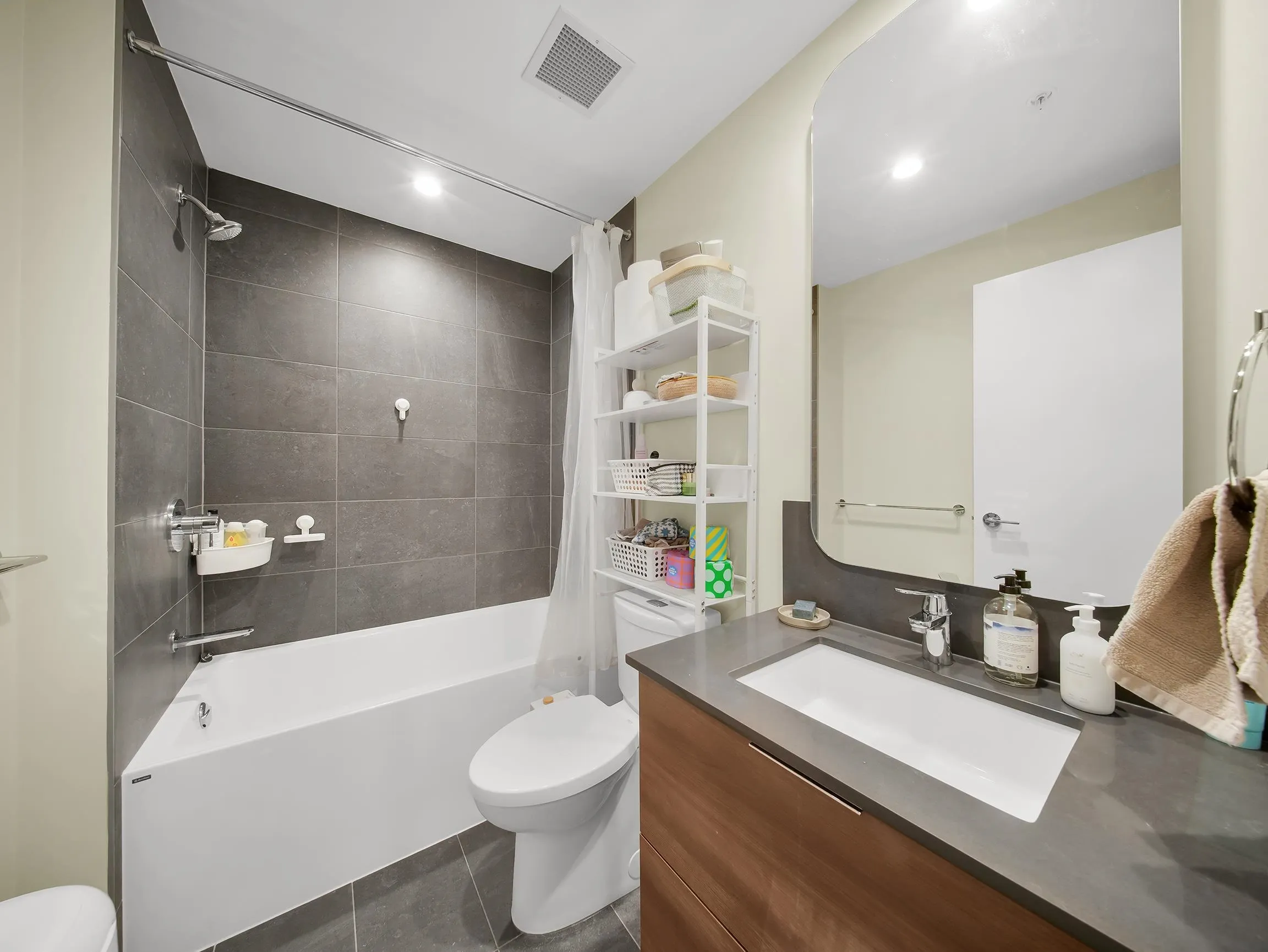 2375 Emery Court #404