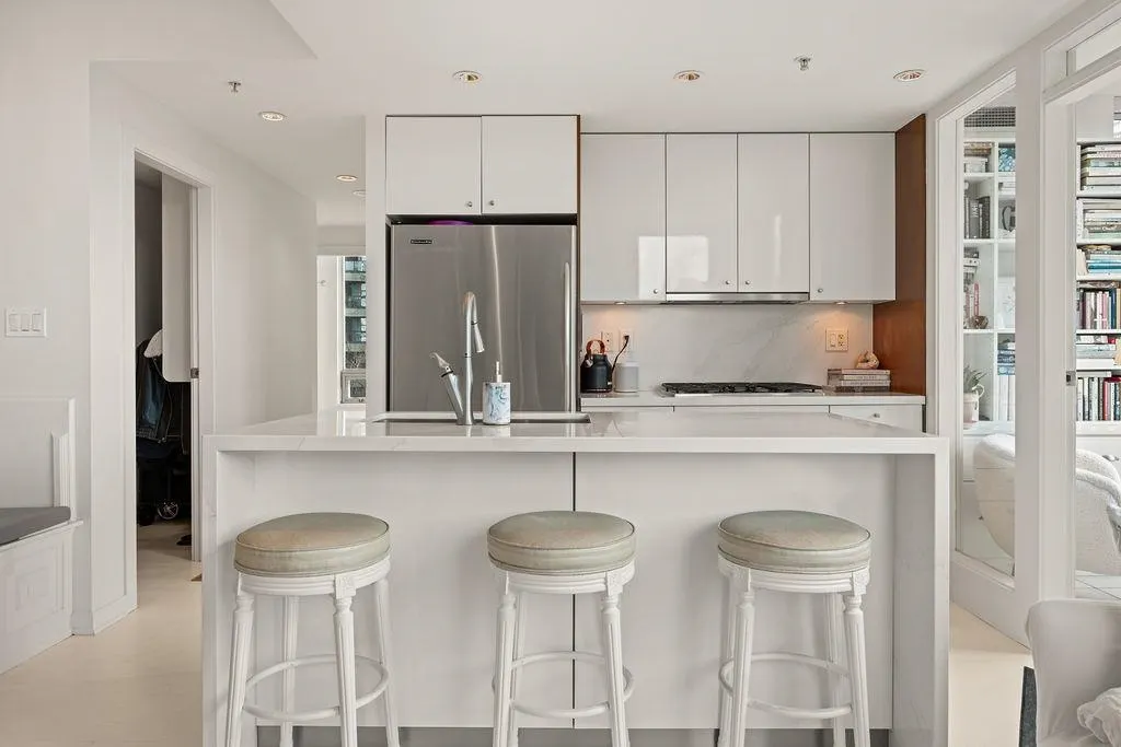 1005 Beach Avenue #601