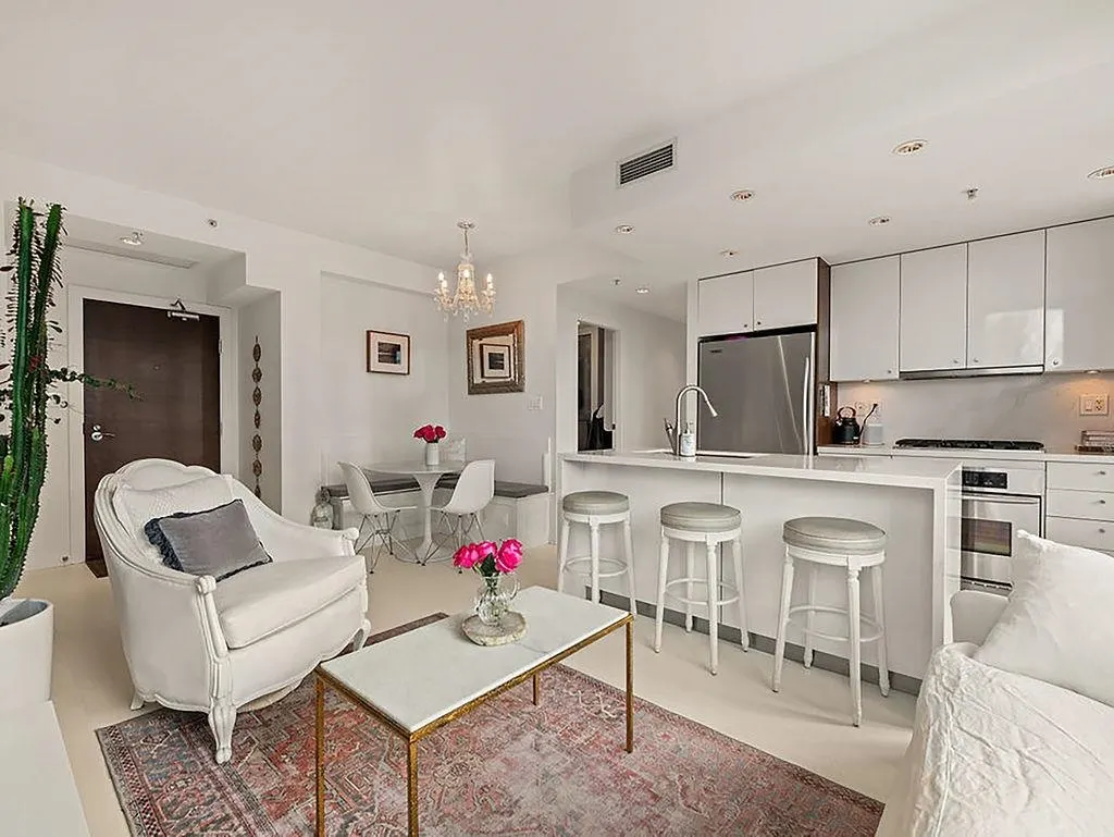 1005 Beach Avenue #601
