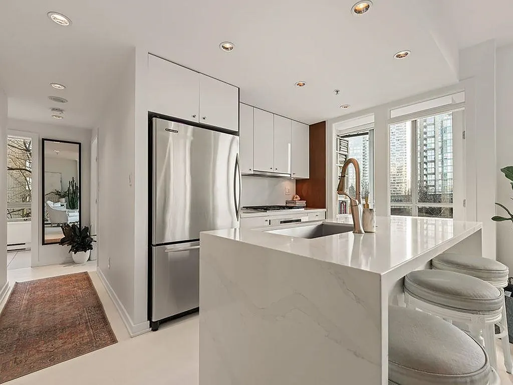 1005 Beach Avenue #601