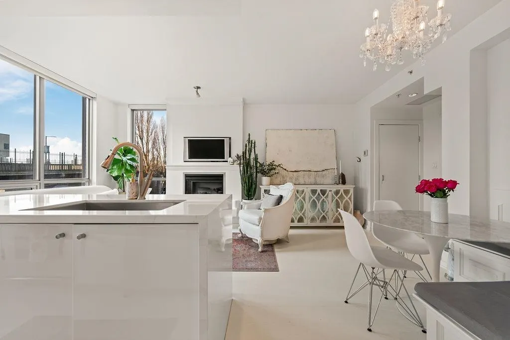 1005 Beach Avenue #601