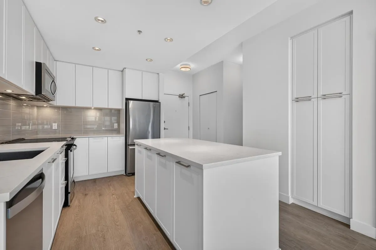 2382 Atkins Avenue #404