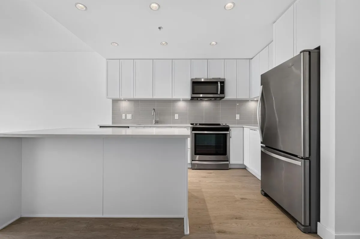 2382 Atkins Avenue #404