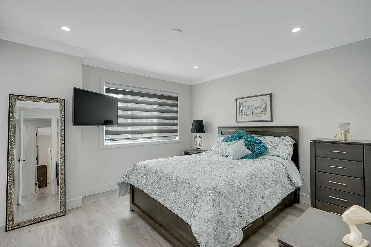 608 Ewen Avenue #16