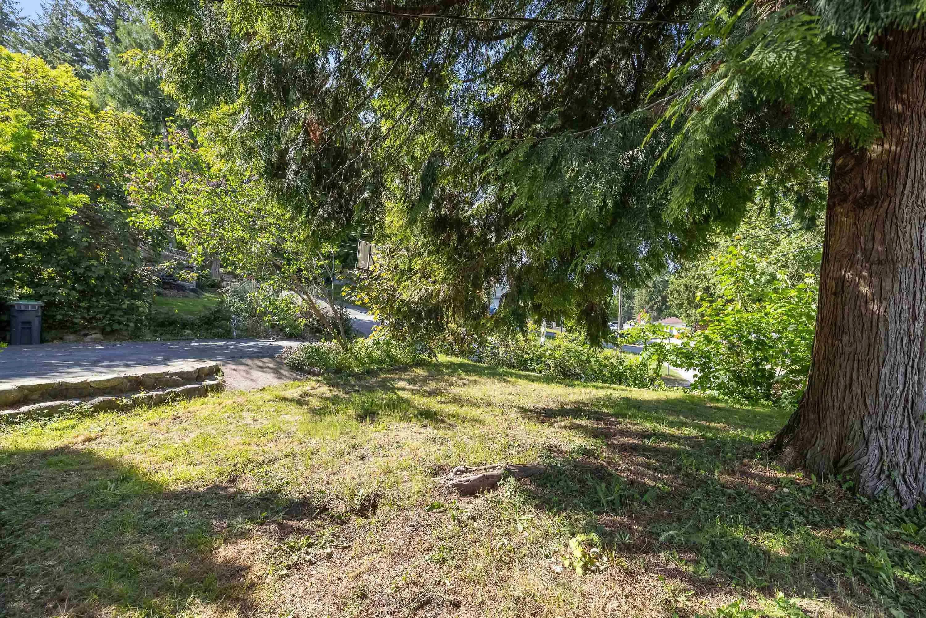 1908 Warwick Crescent