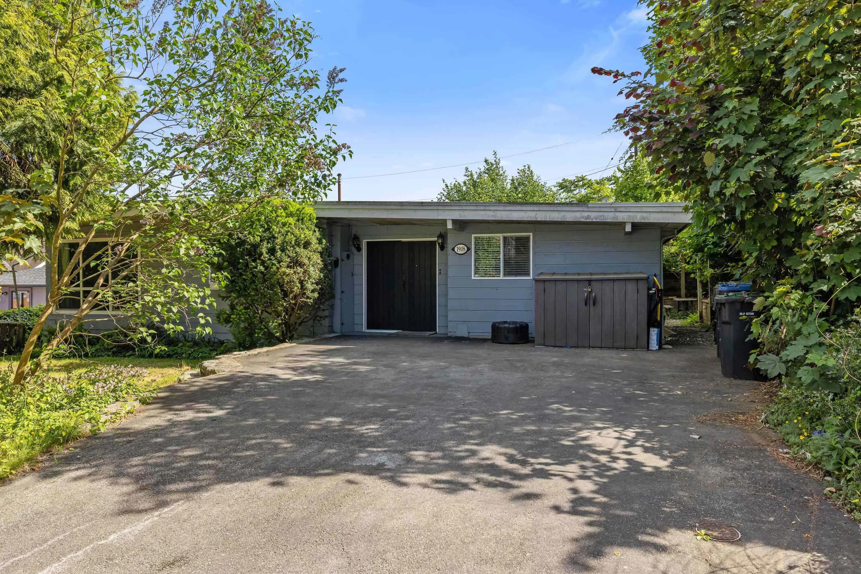 1908 Warwick Crescent