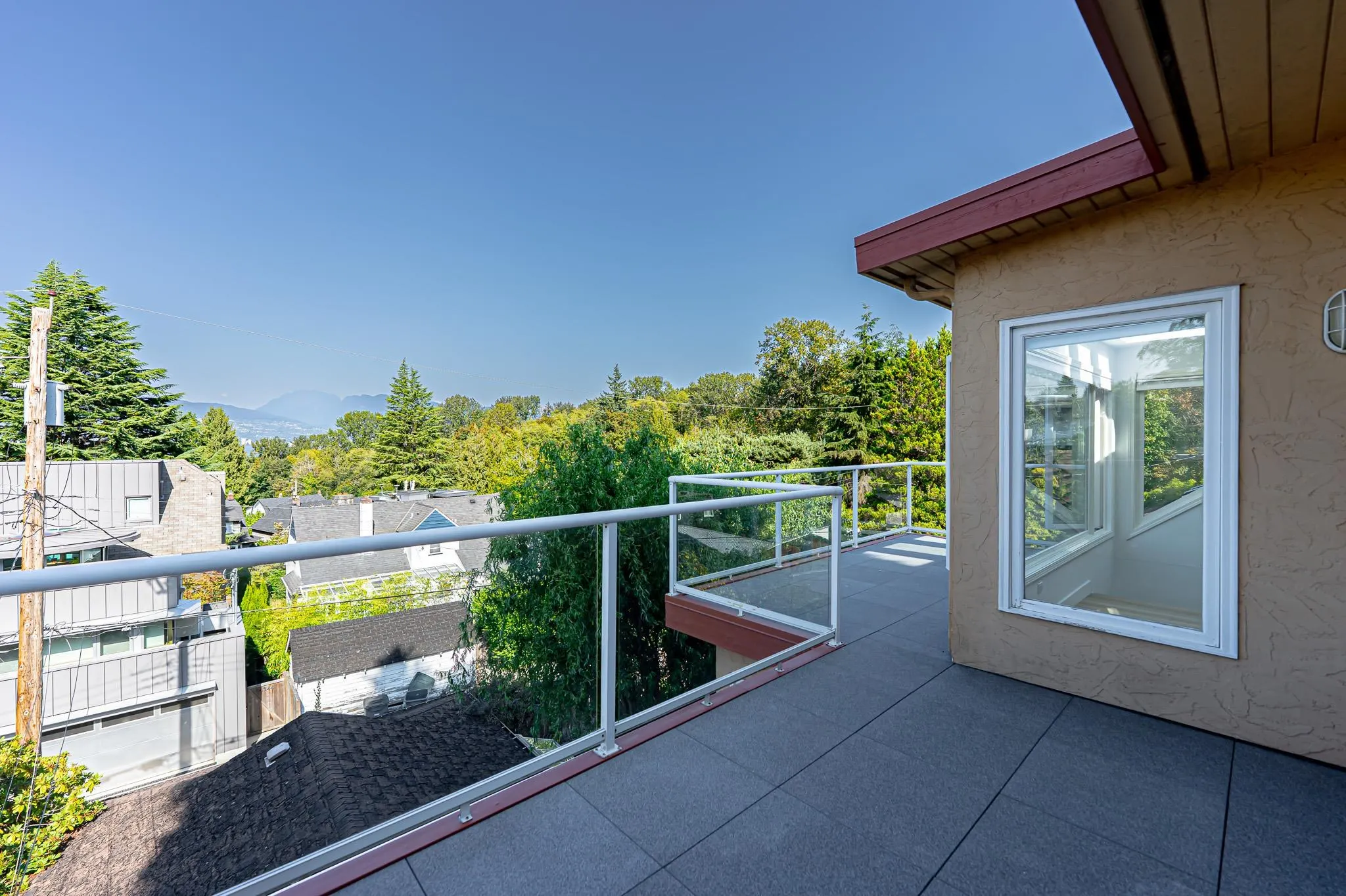 4327 Locarno Crescent