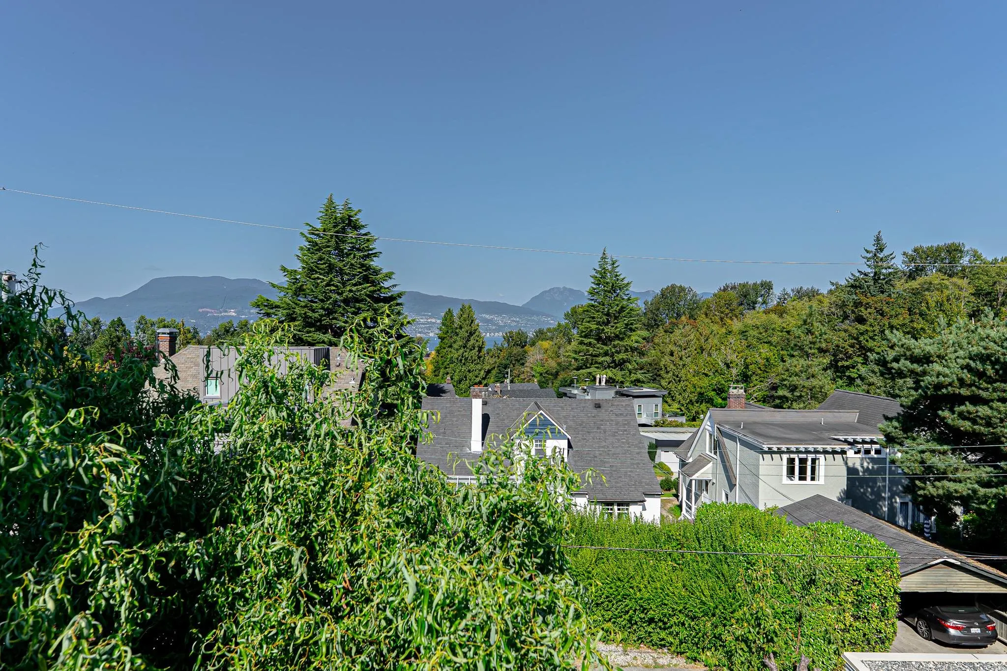 4327 Locarno Crescent