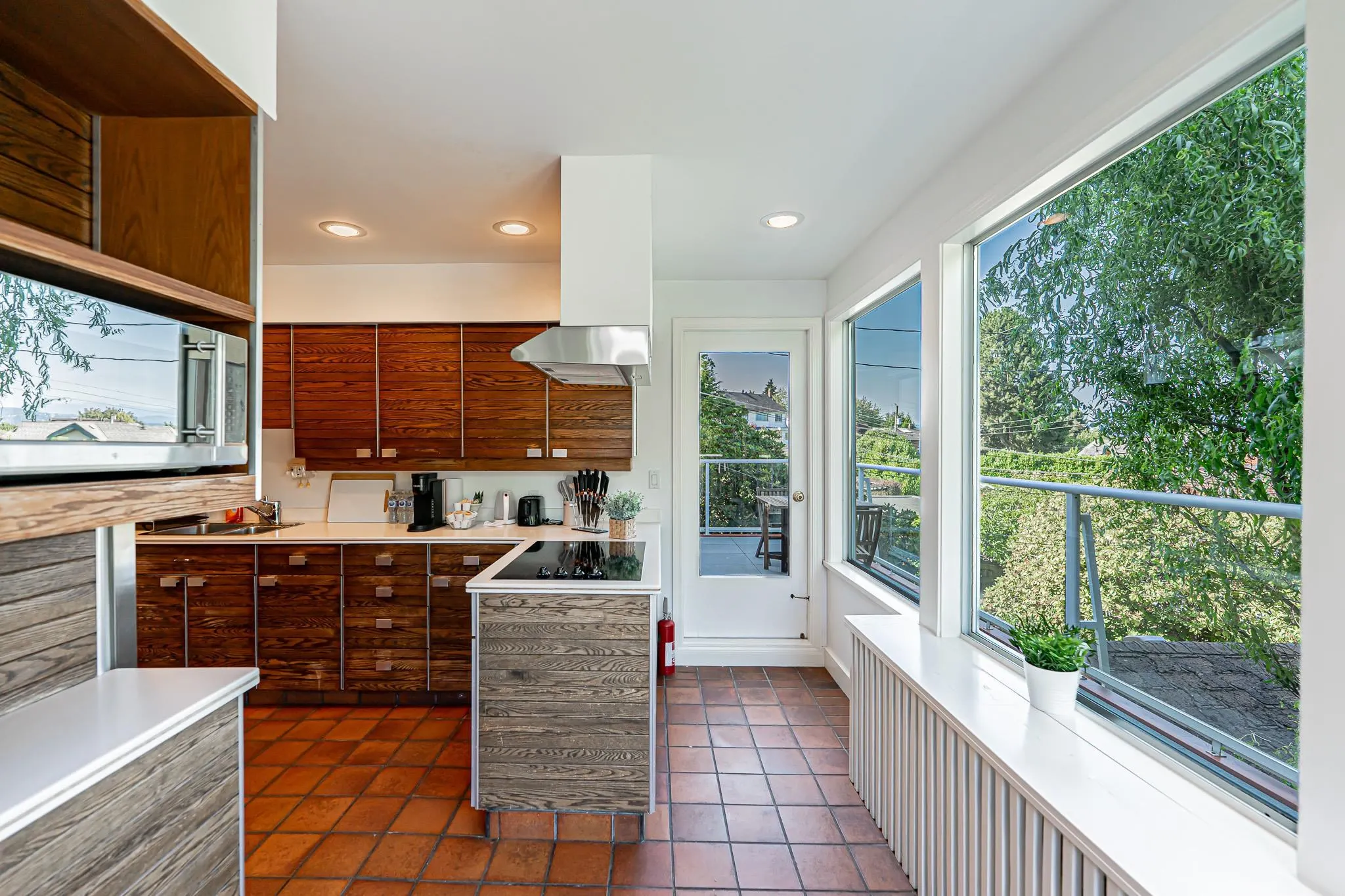 4327 Locarno Crescent