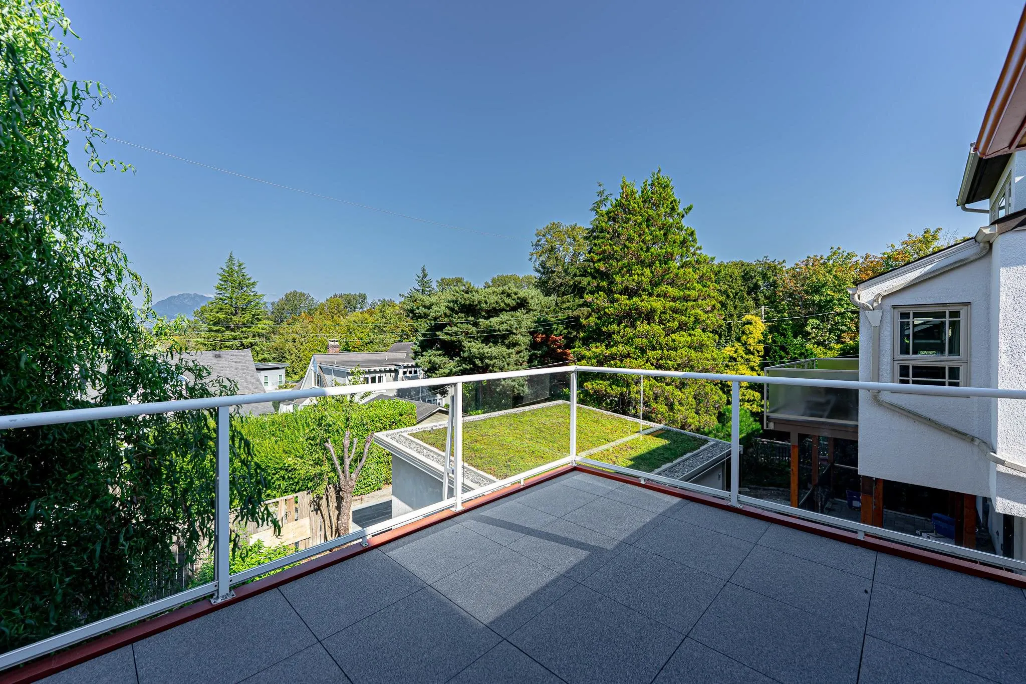 4327 Locarno Crescent