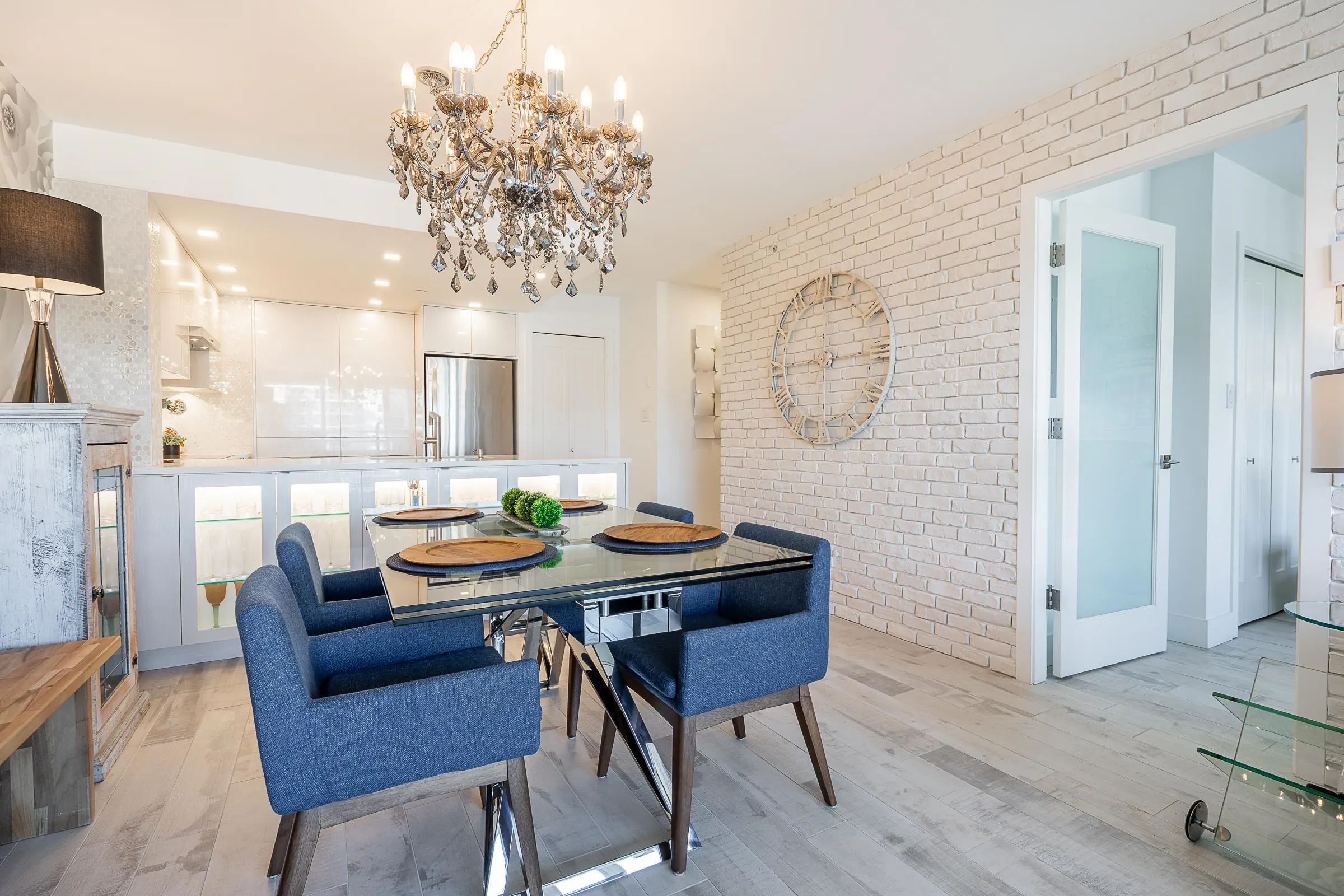 235 Guildford Way #1806