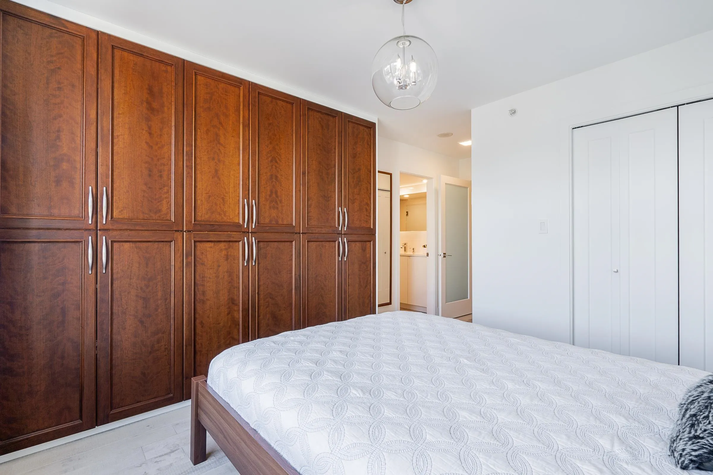 235 Guildford Way #1806