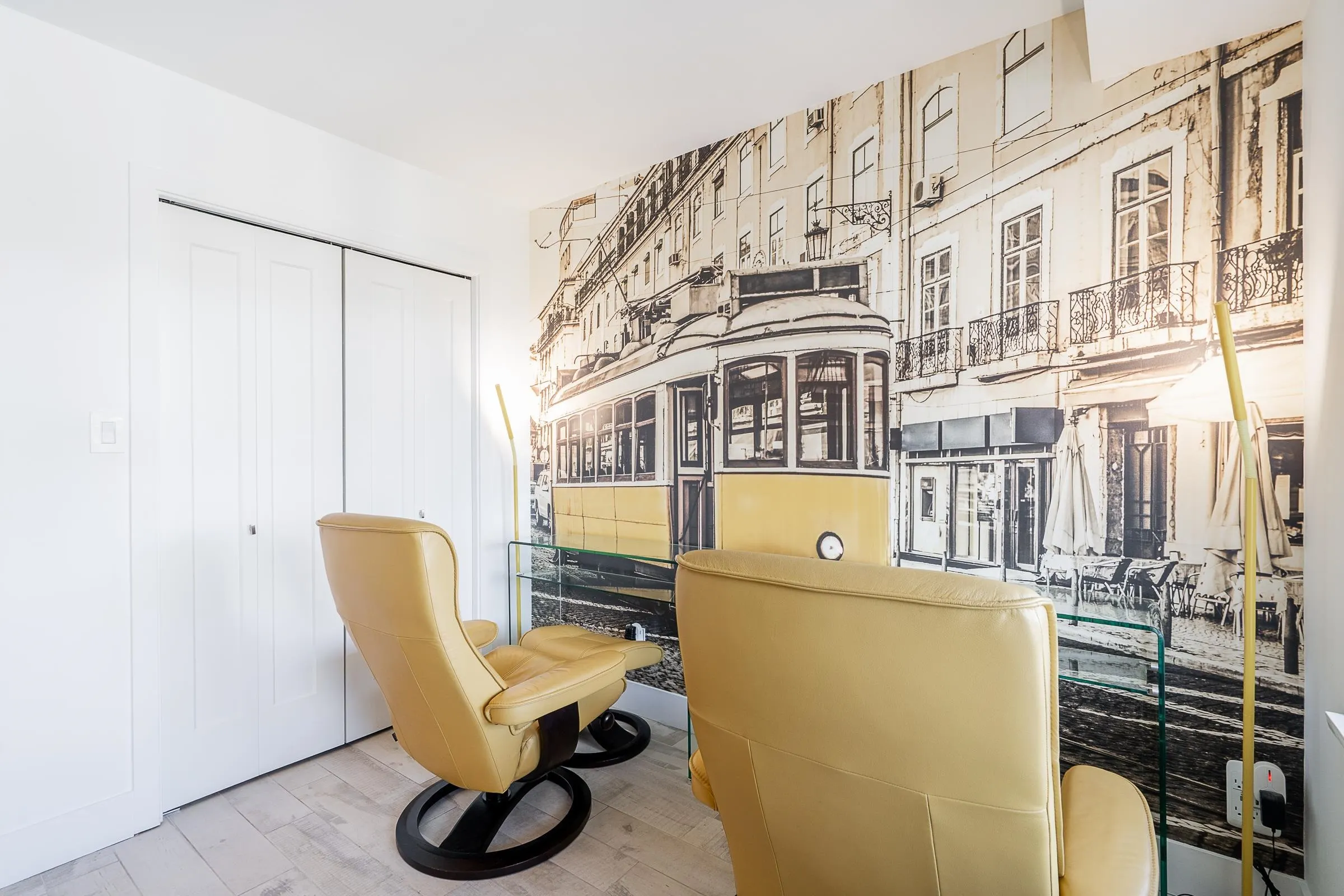 235 Guildford Way #1806