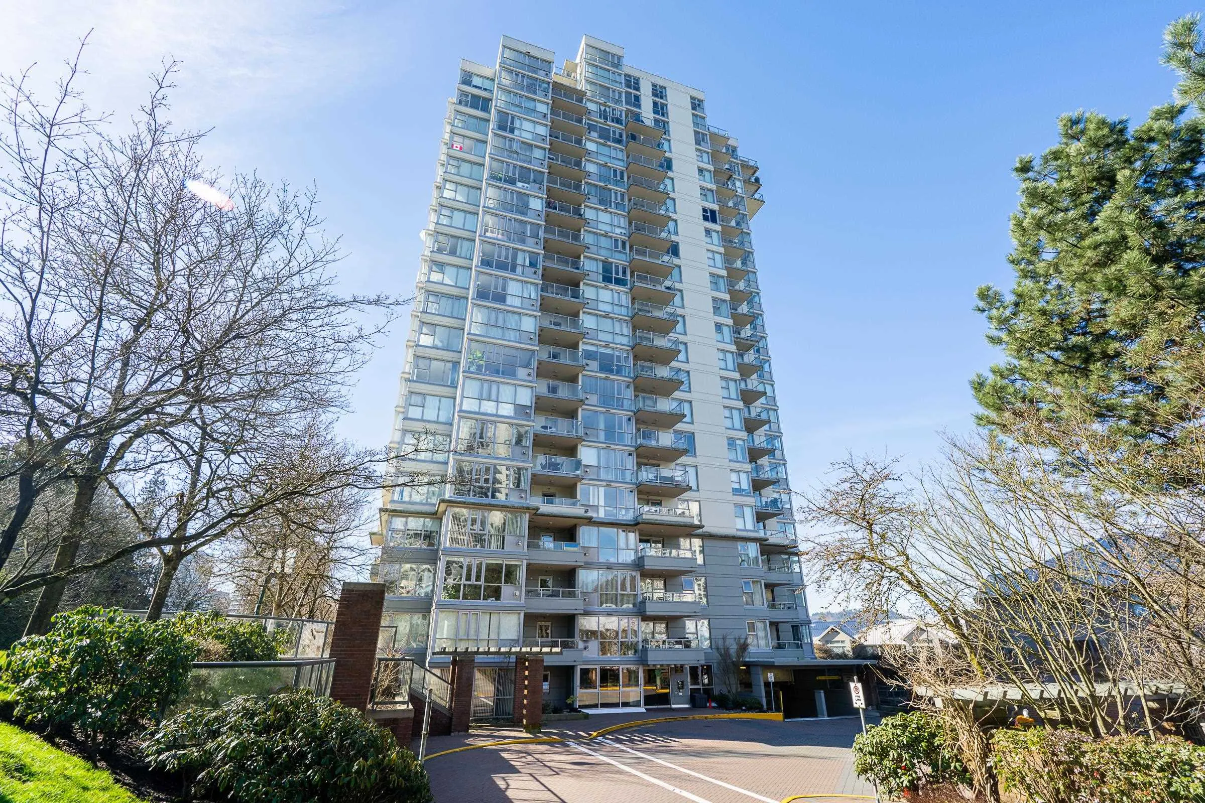 235 Guildford Way #1806
