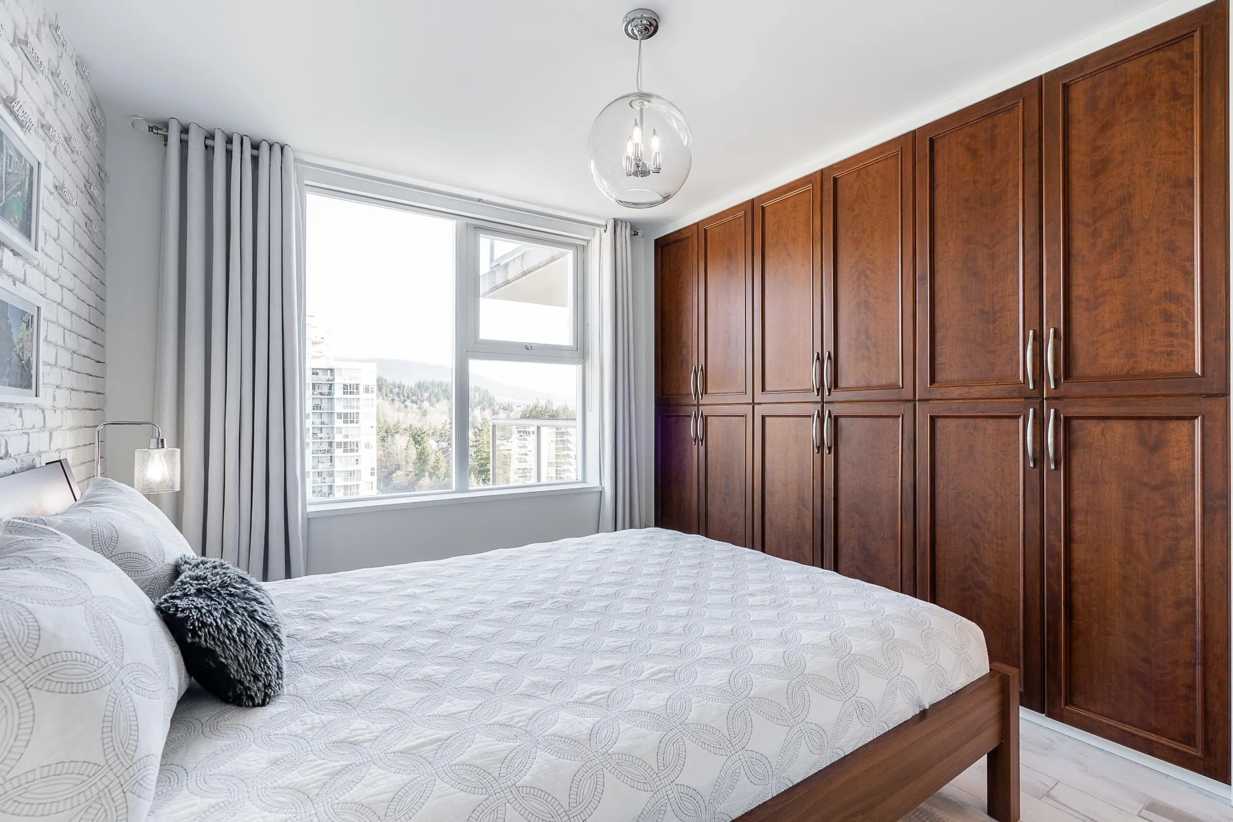 235 Guildford Way #1806