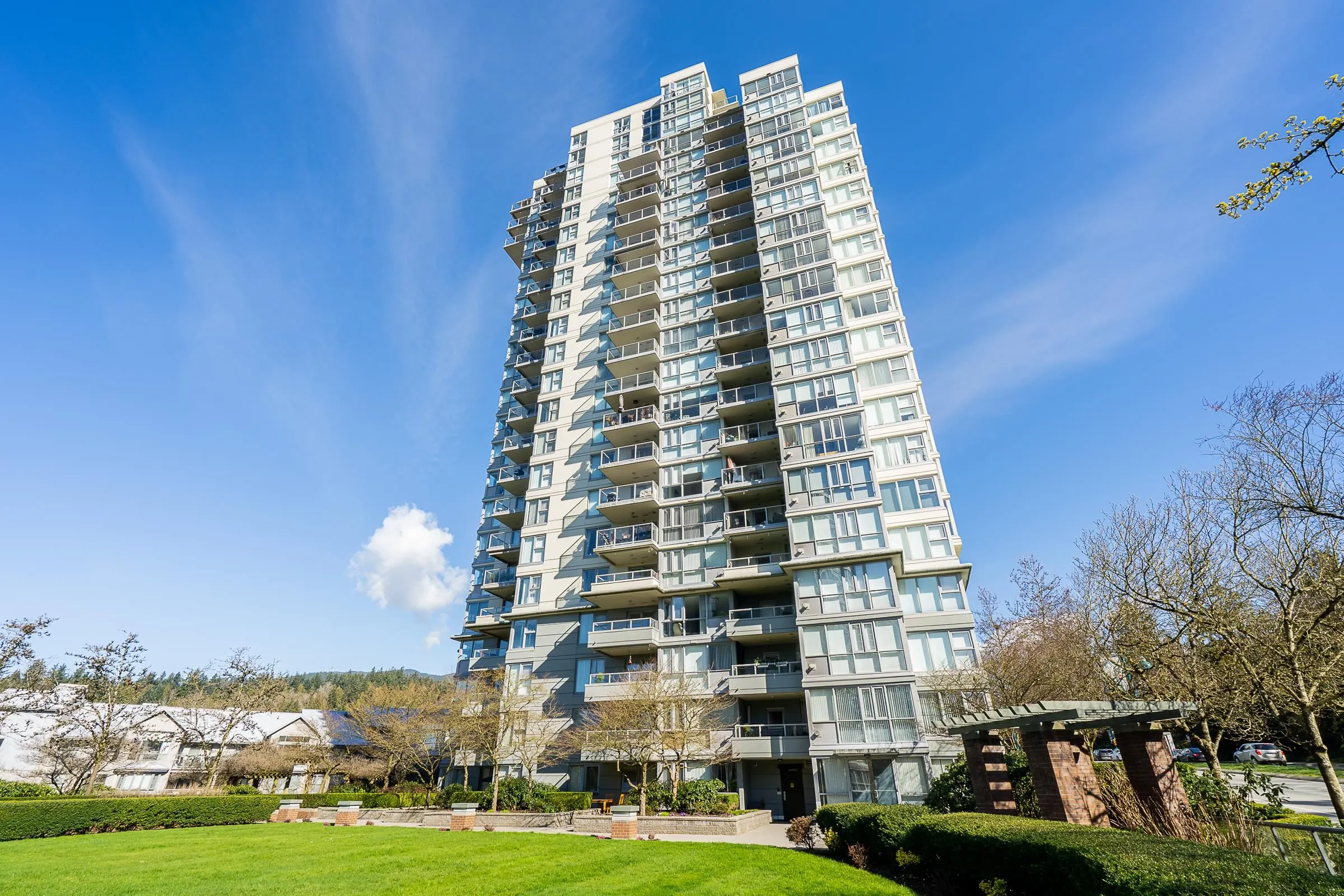 235 Guildford Way #1806