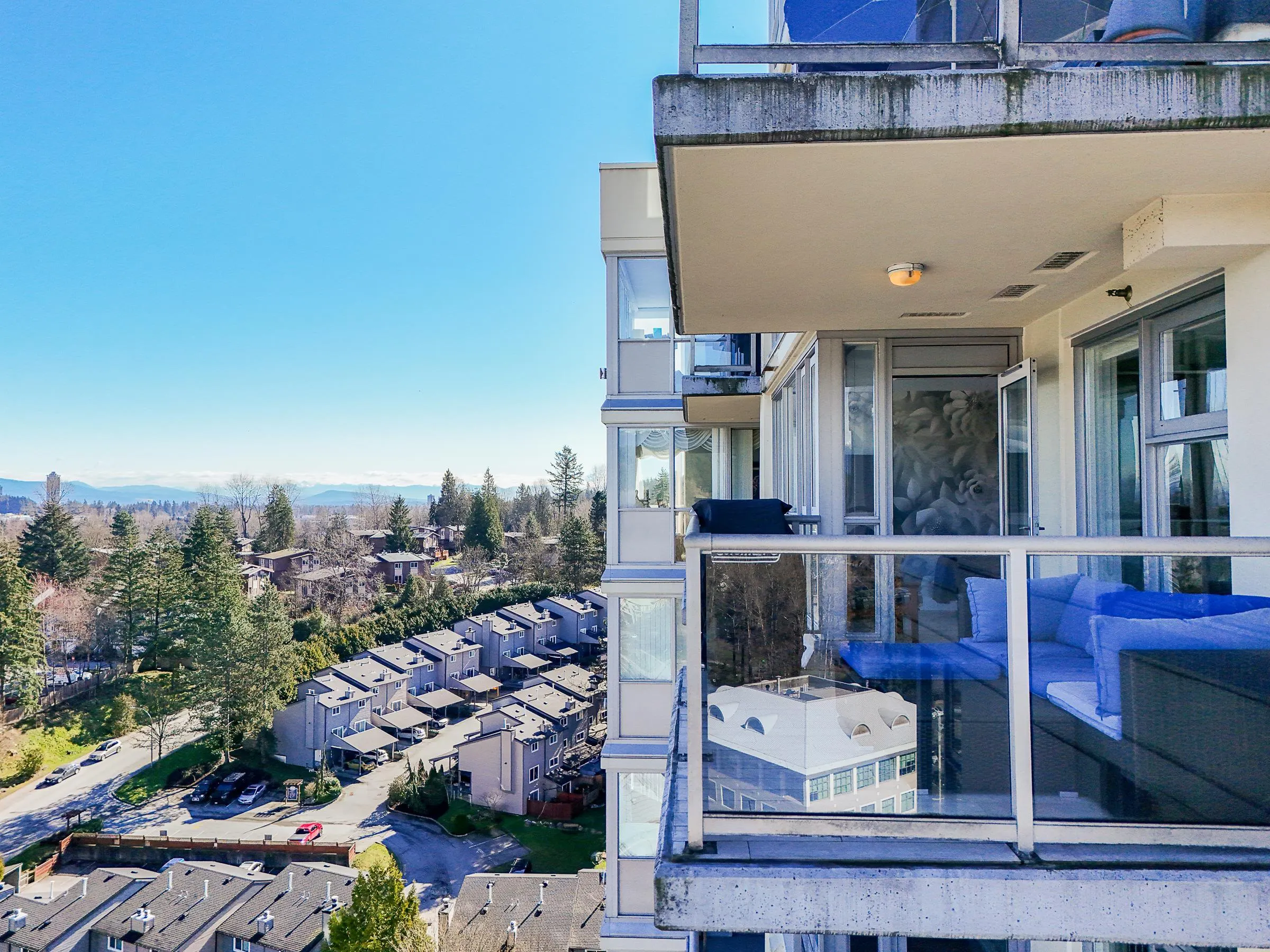 235 Guildford Way #1806