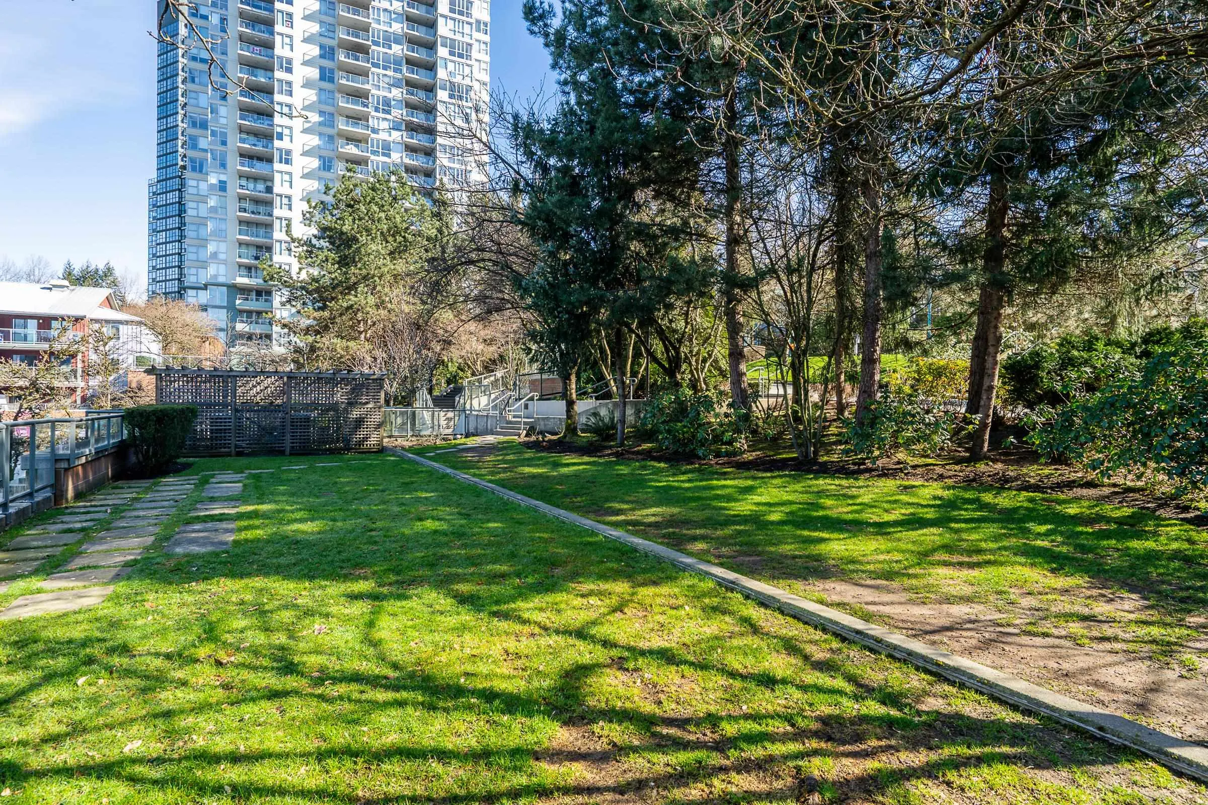 235 Guildford Way #1806