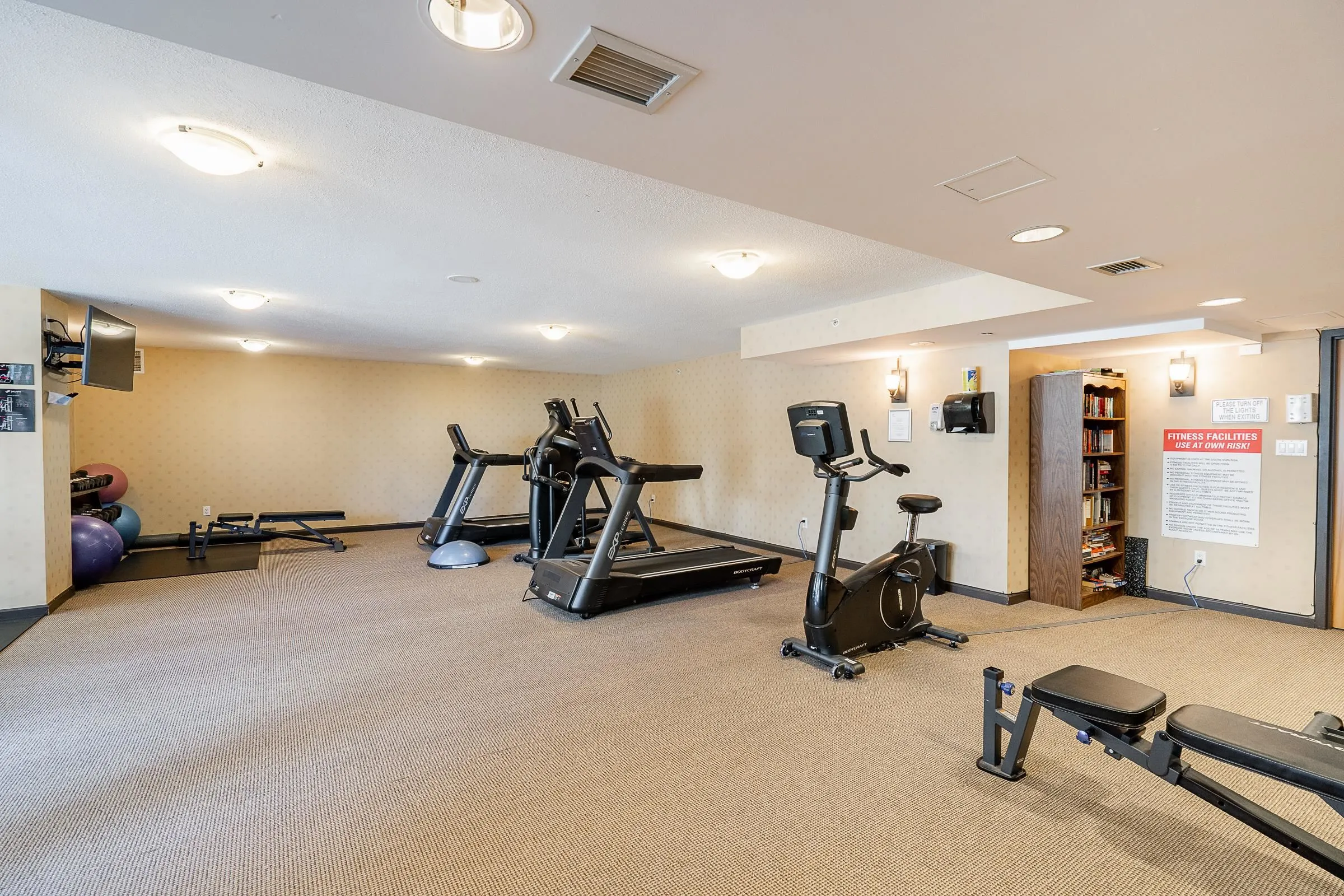 235 Guildford Way #1806