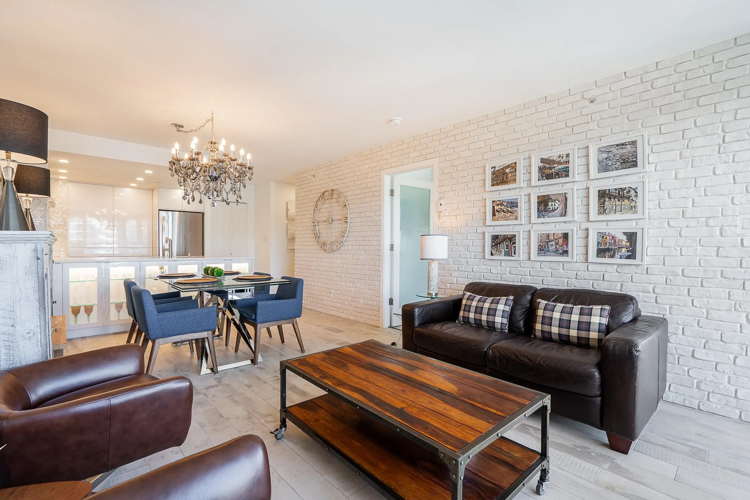 235 Guildford Way #1806