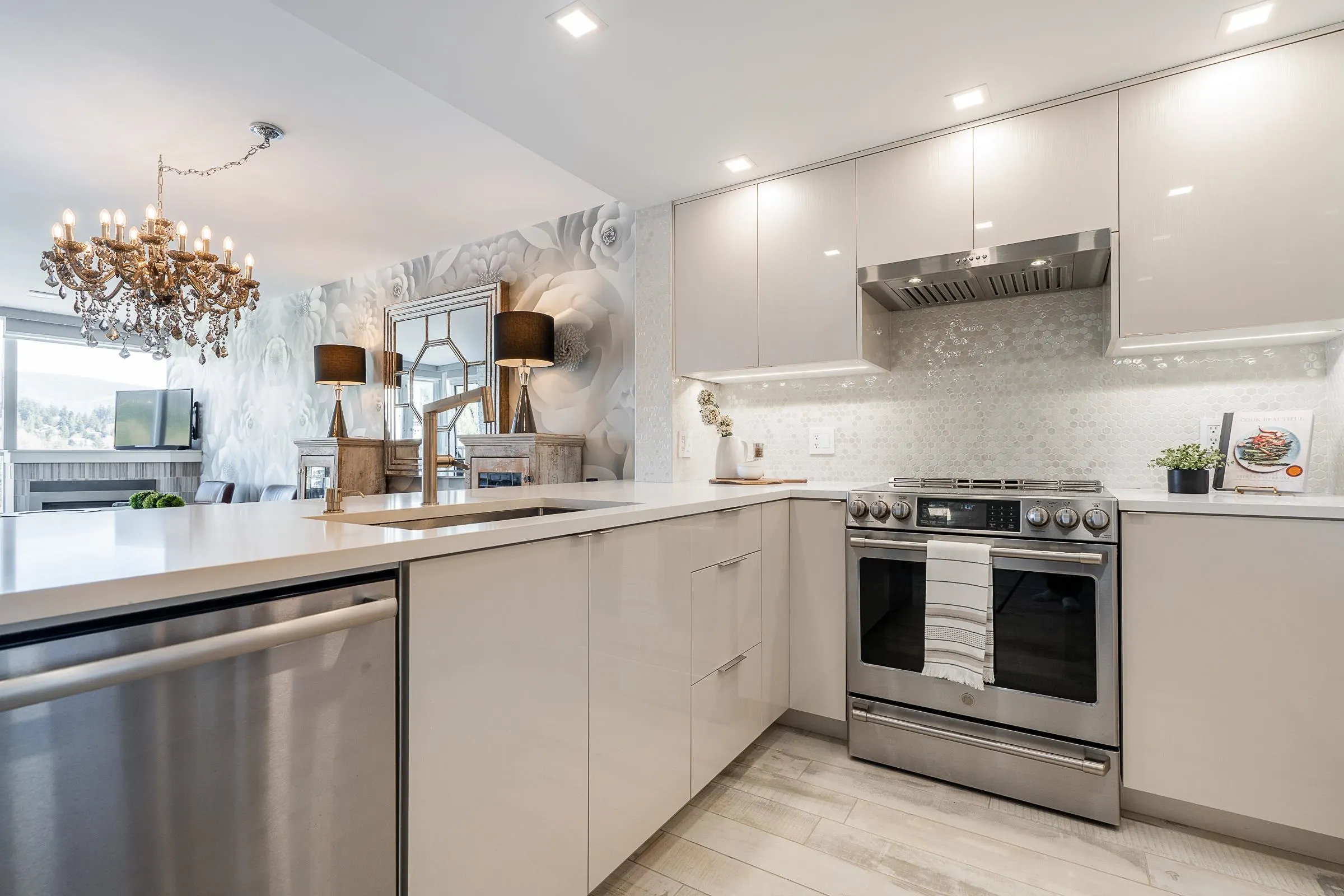 235 Guildford Way #1806