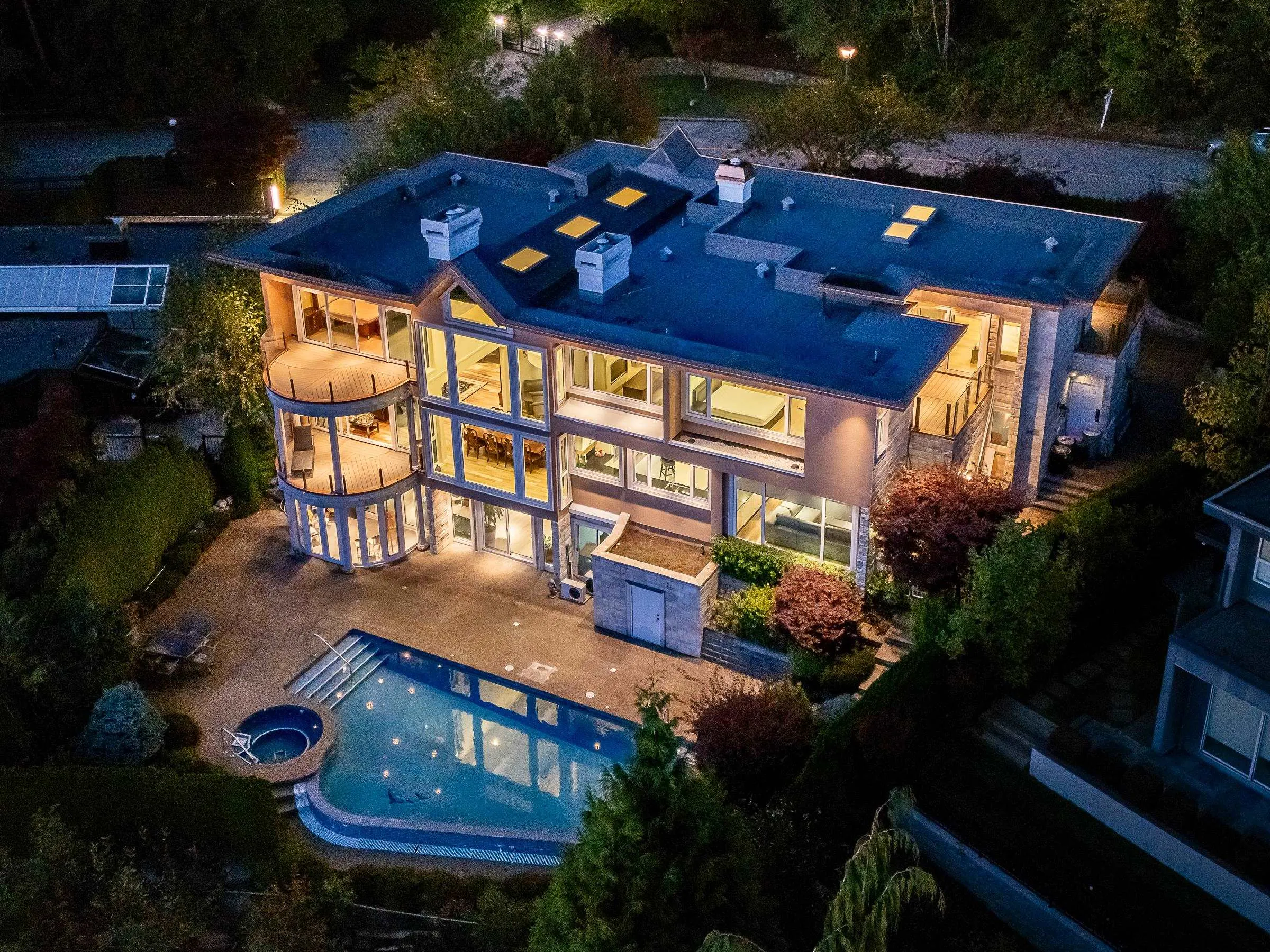 1562 Pinecrest Drive