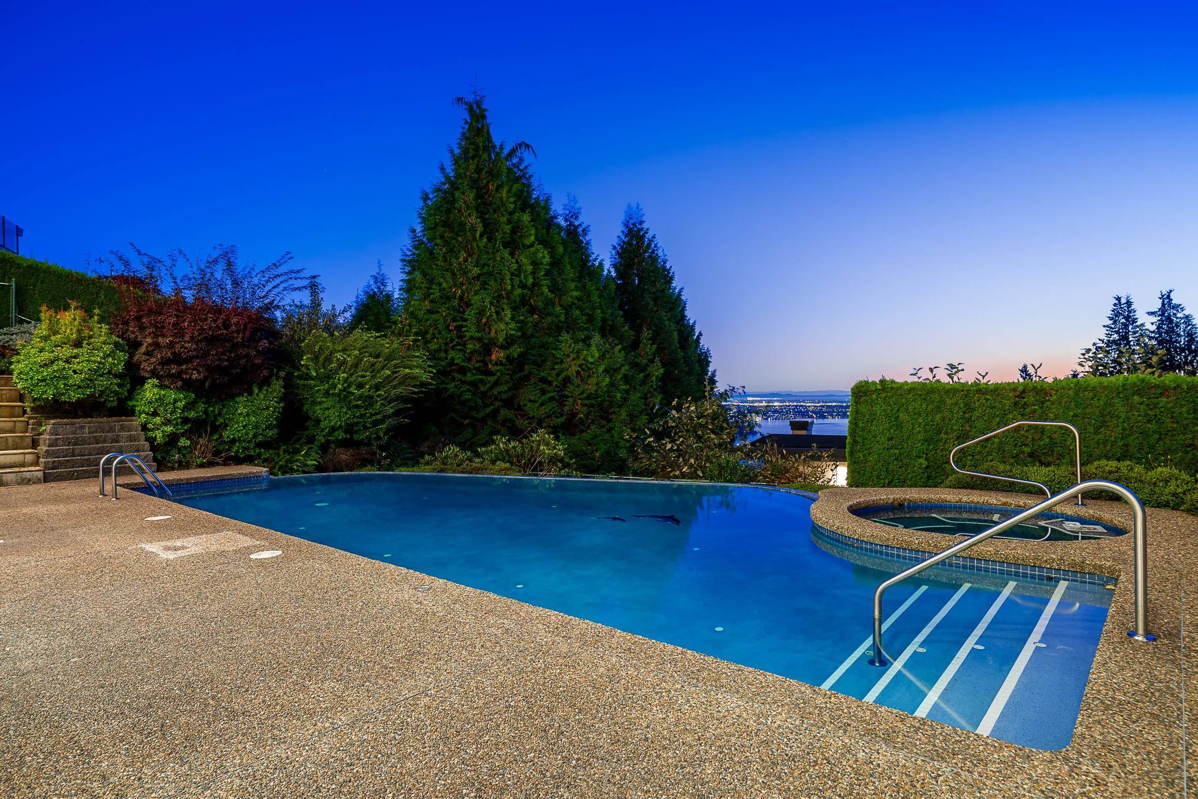 1562 Pinecrest Drive