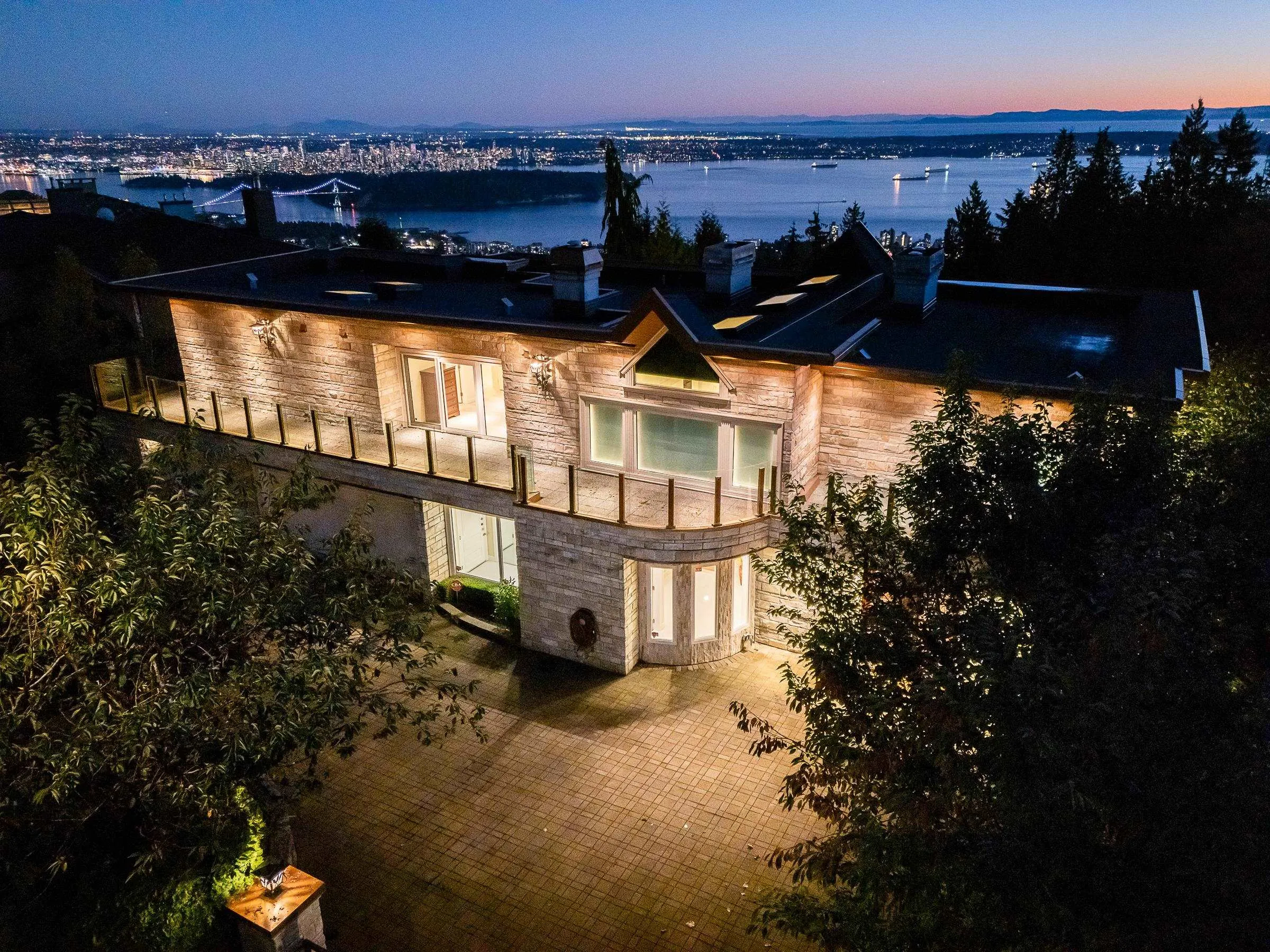 1562 Pinecrest Drive