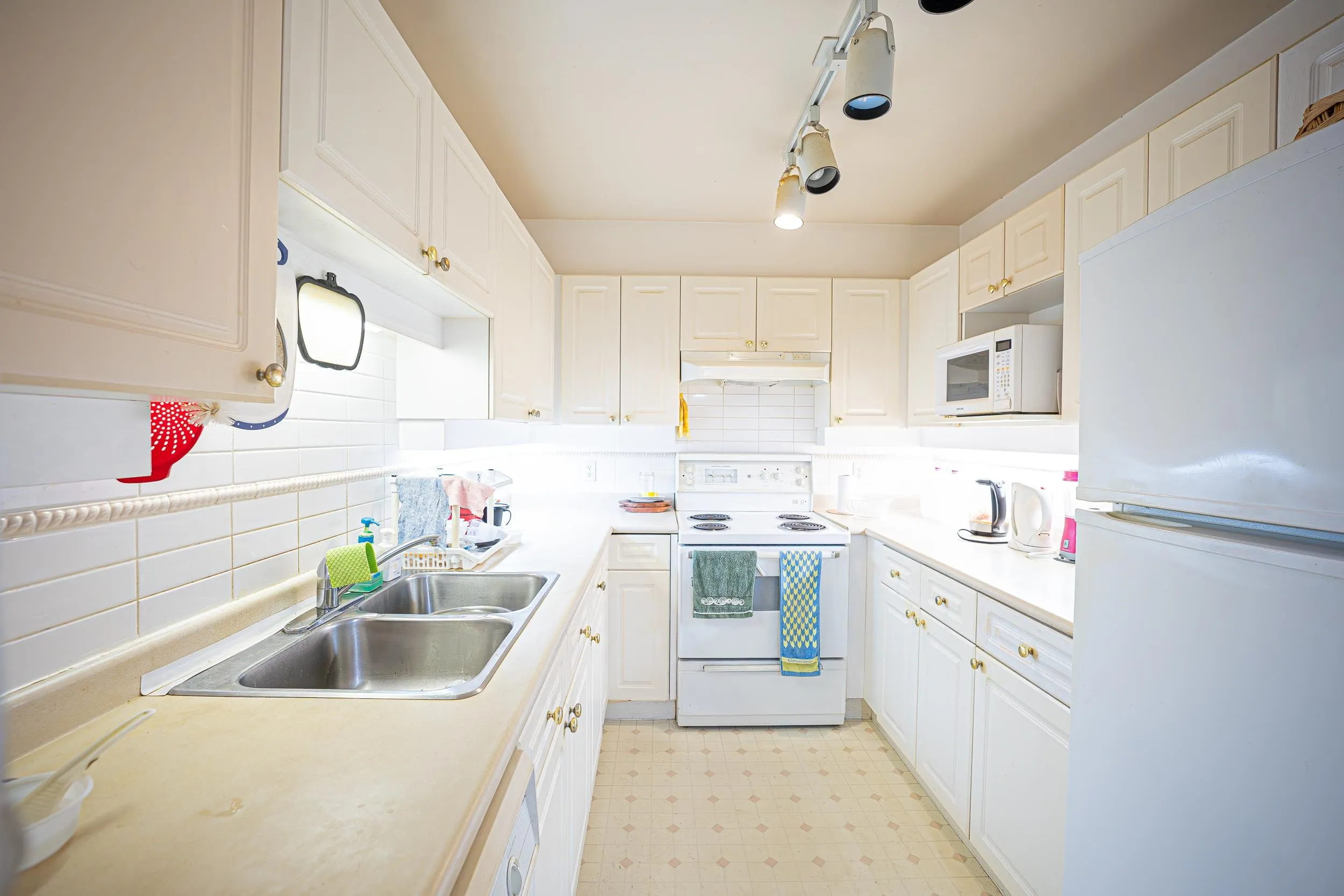 16085 83 Avenue #212