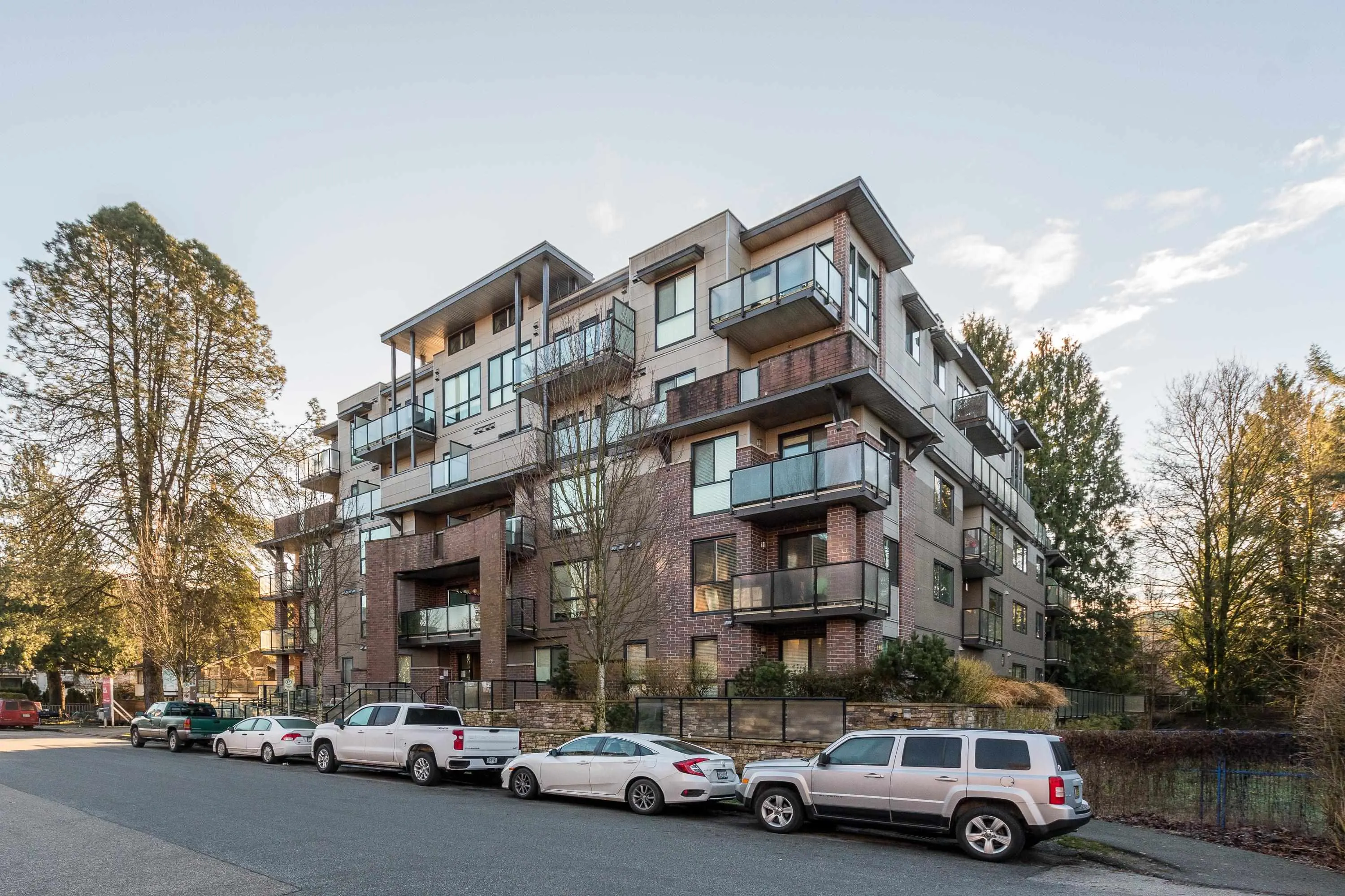 2214 Kelly Avenue #201