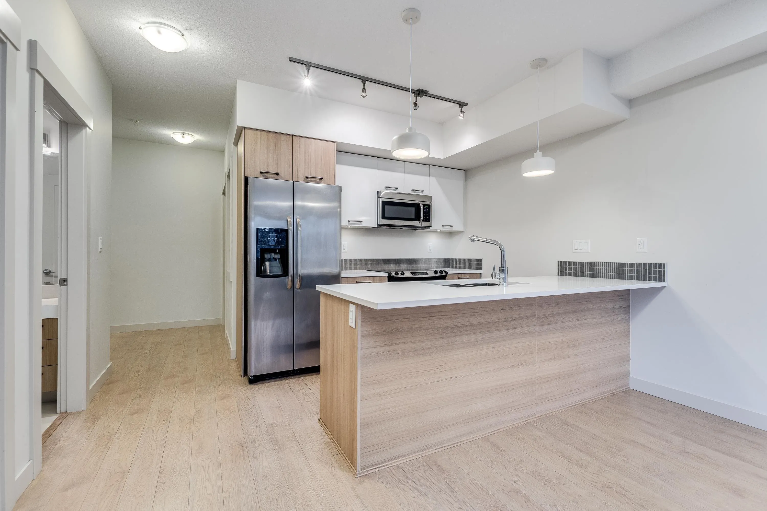 2214 Kelly Avenue #201