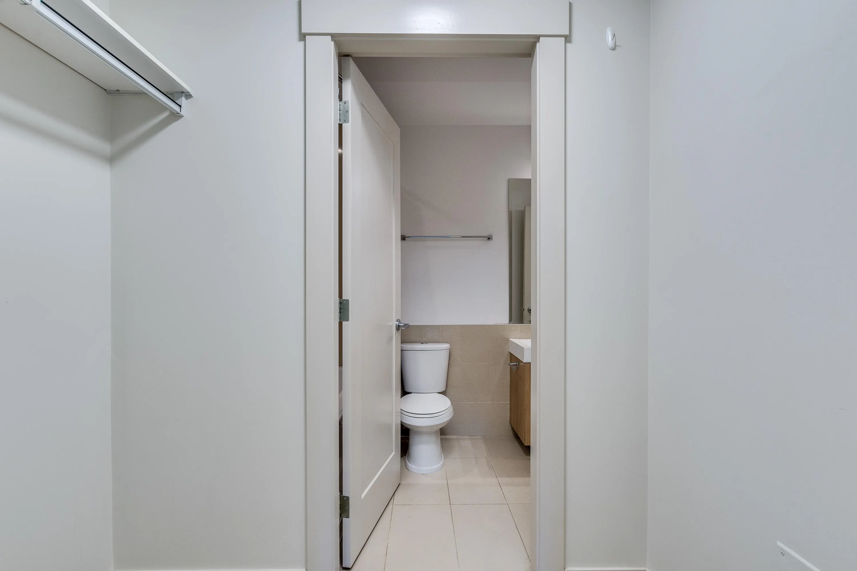 2214 Kelly Avenue #201