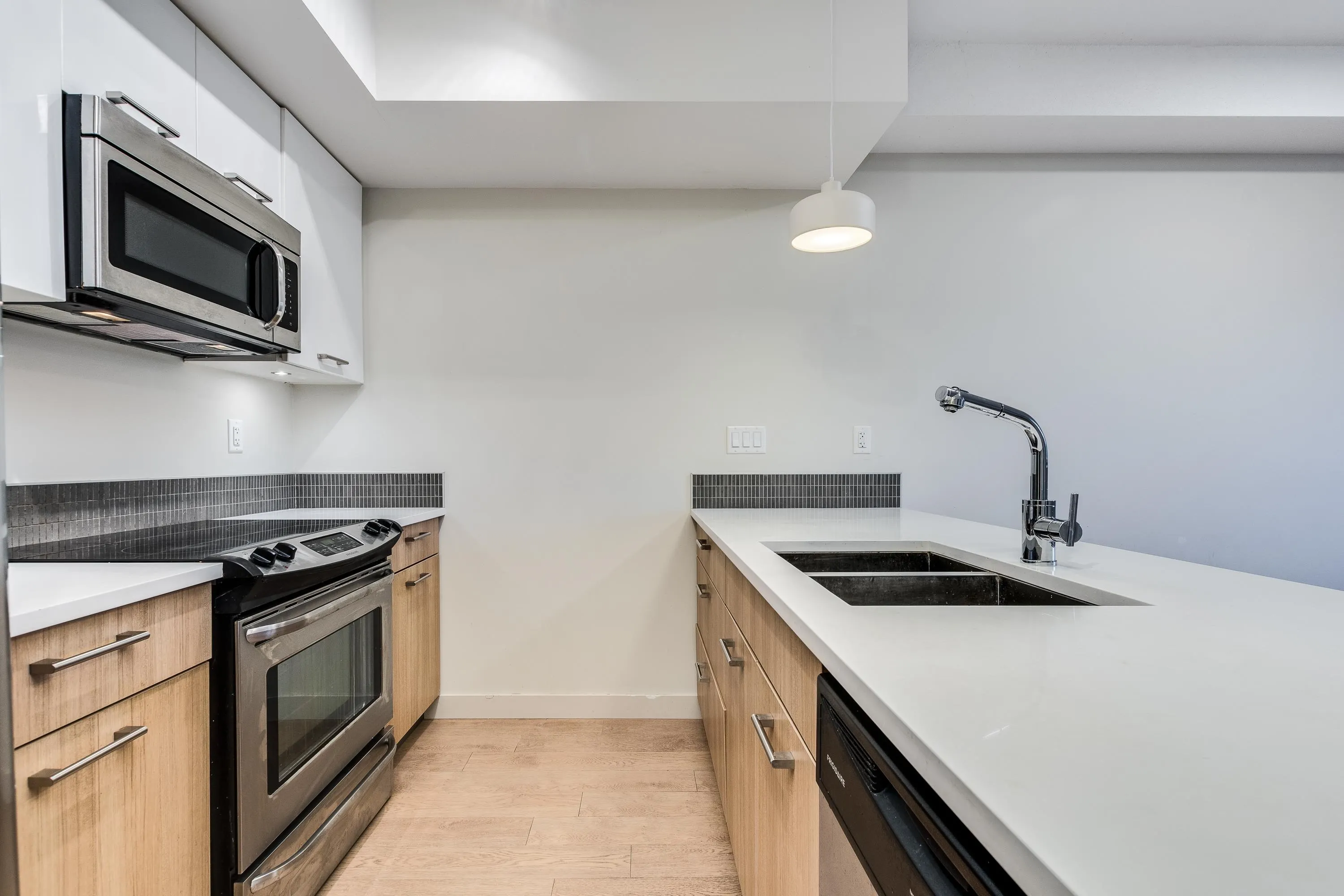 2214 Kelly Avenue #201