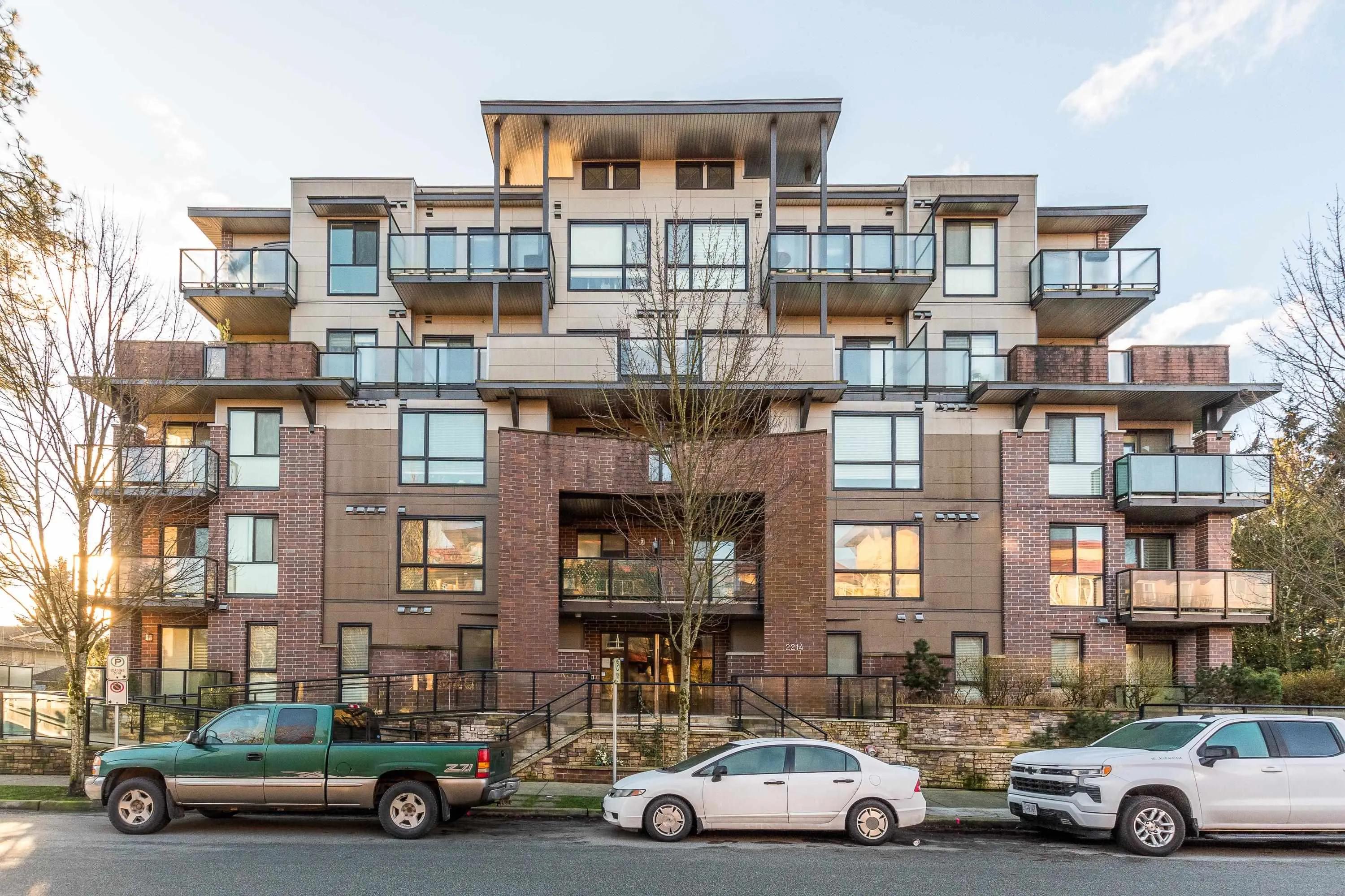 2214 Kelly Avenue #201