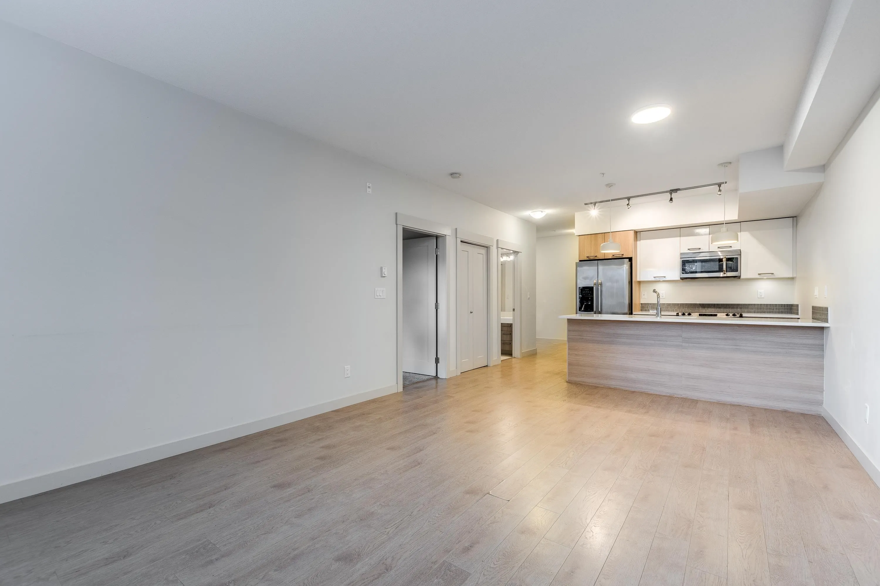 2214 Kelly Avenue #201