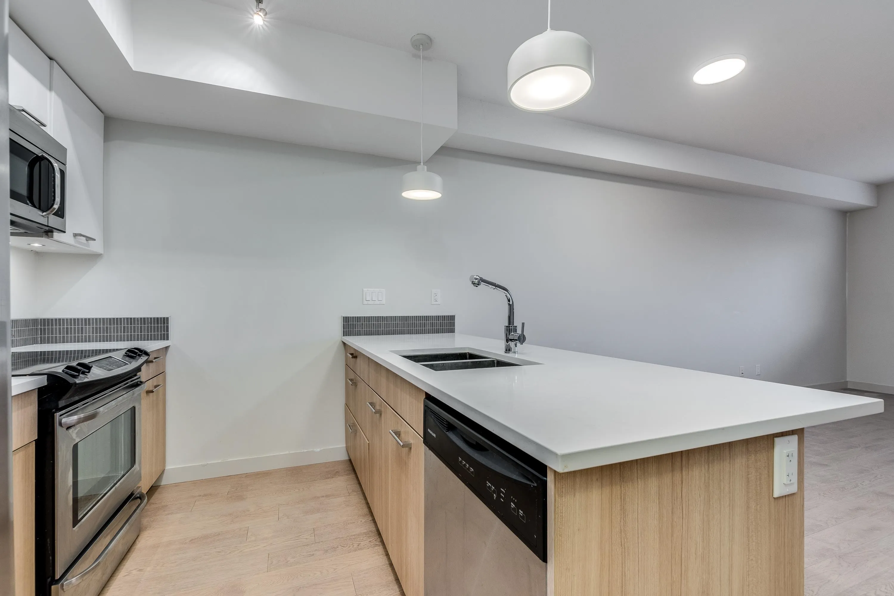 2214 Kelly Avenue #201